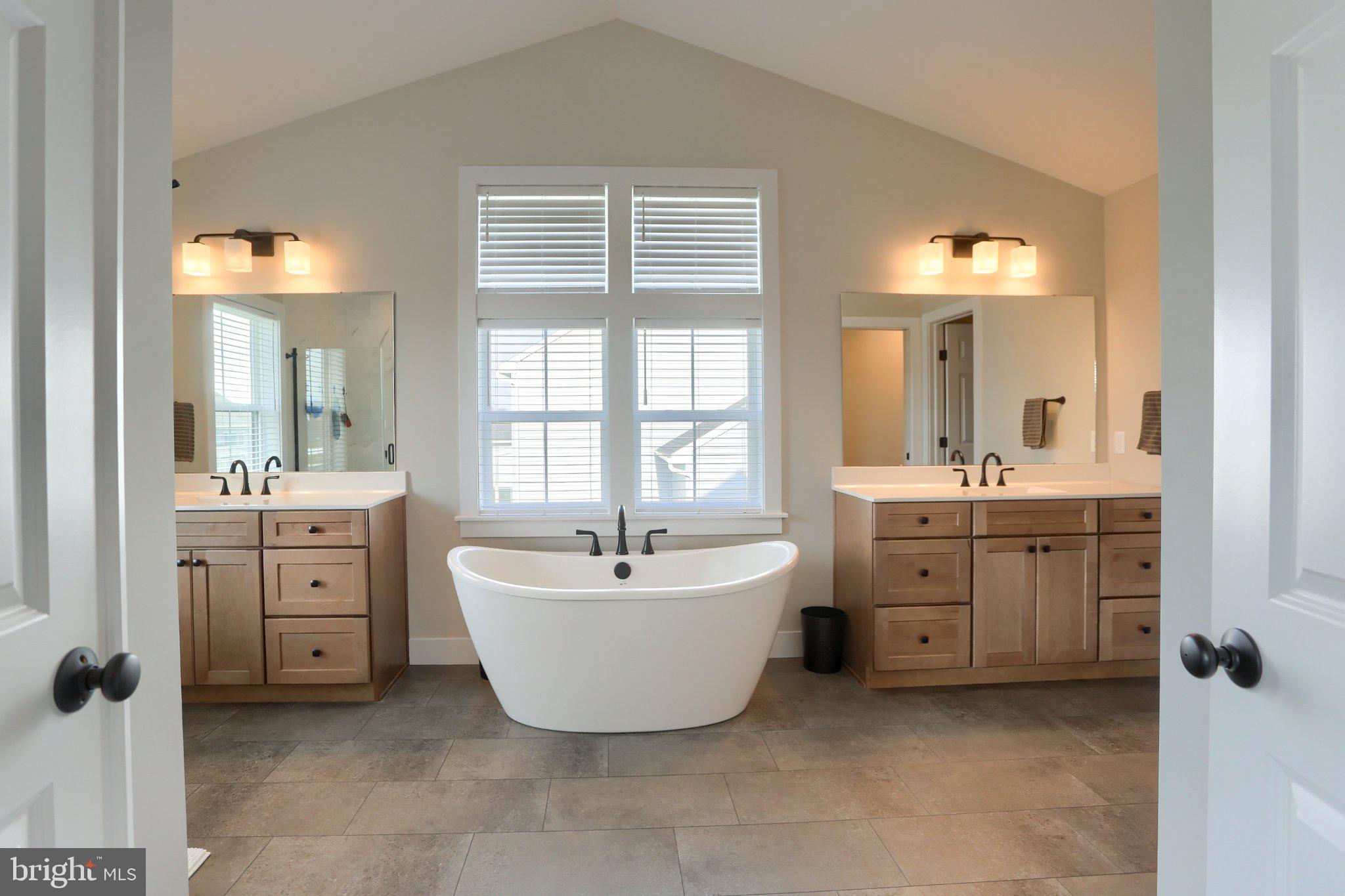 SUMMER LAYNE - Residential