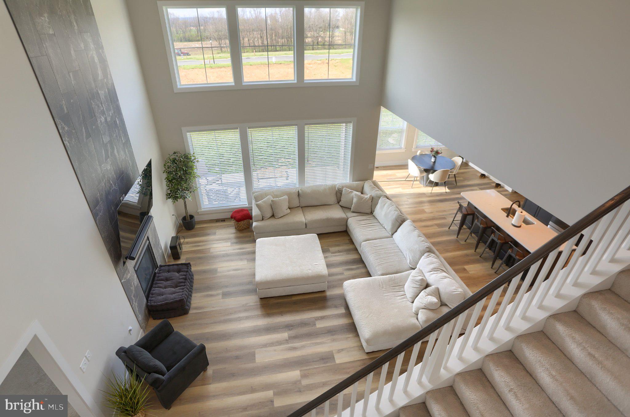 SUMMER LAYNE - Residential