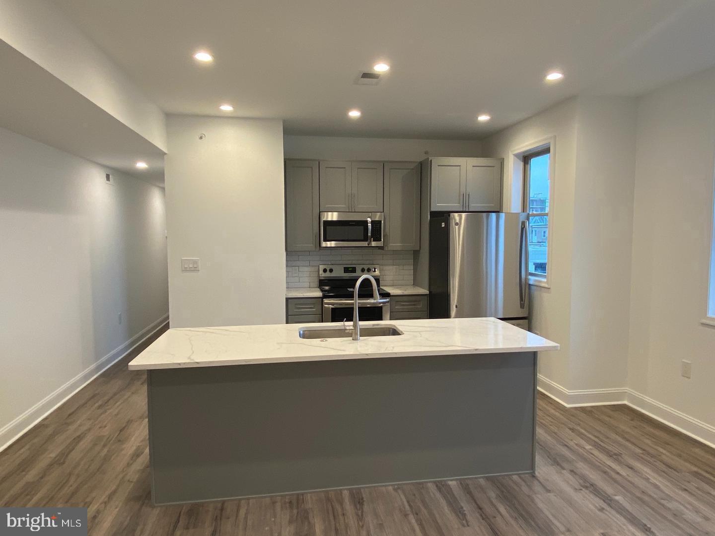 EAST KENSINGTON - Residential Income