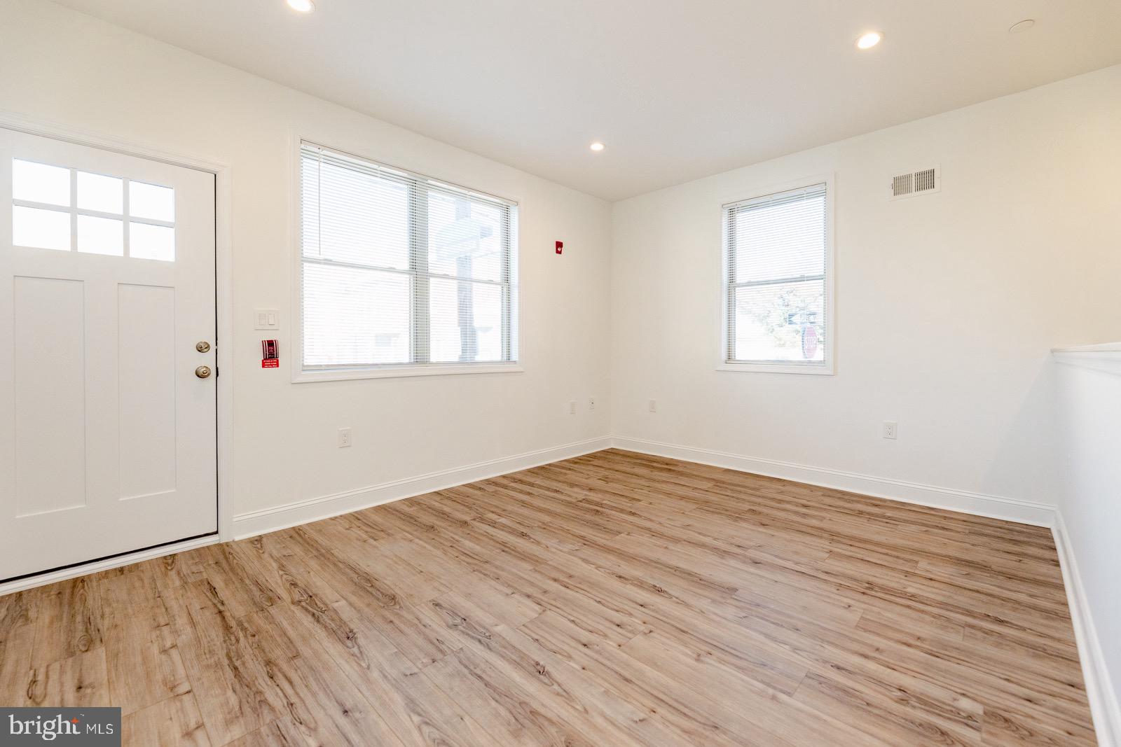 EAST KENSINGTON - Residential Income