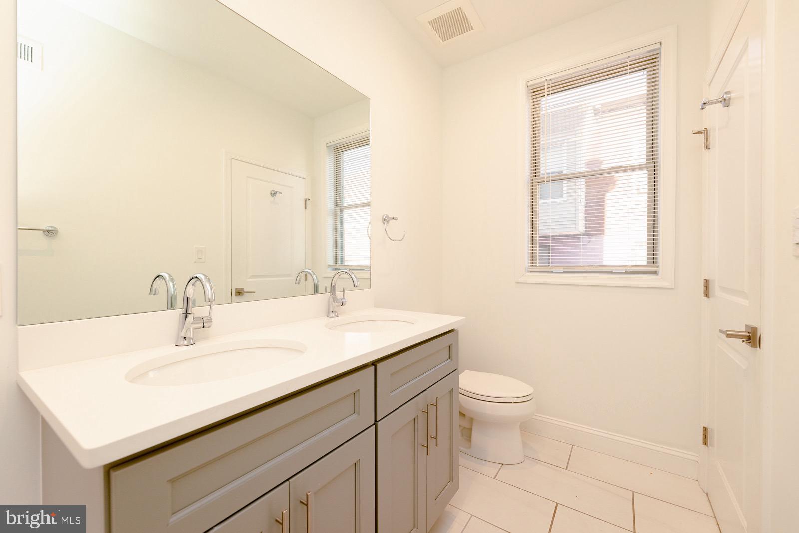 EAST KENSINGTON - Residential Income