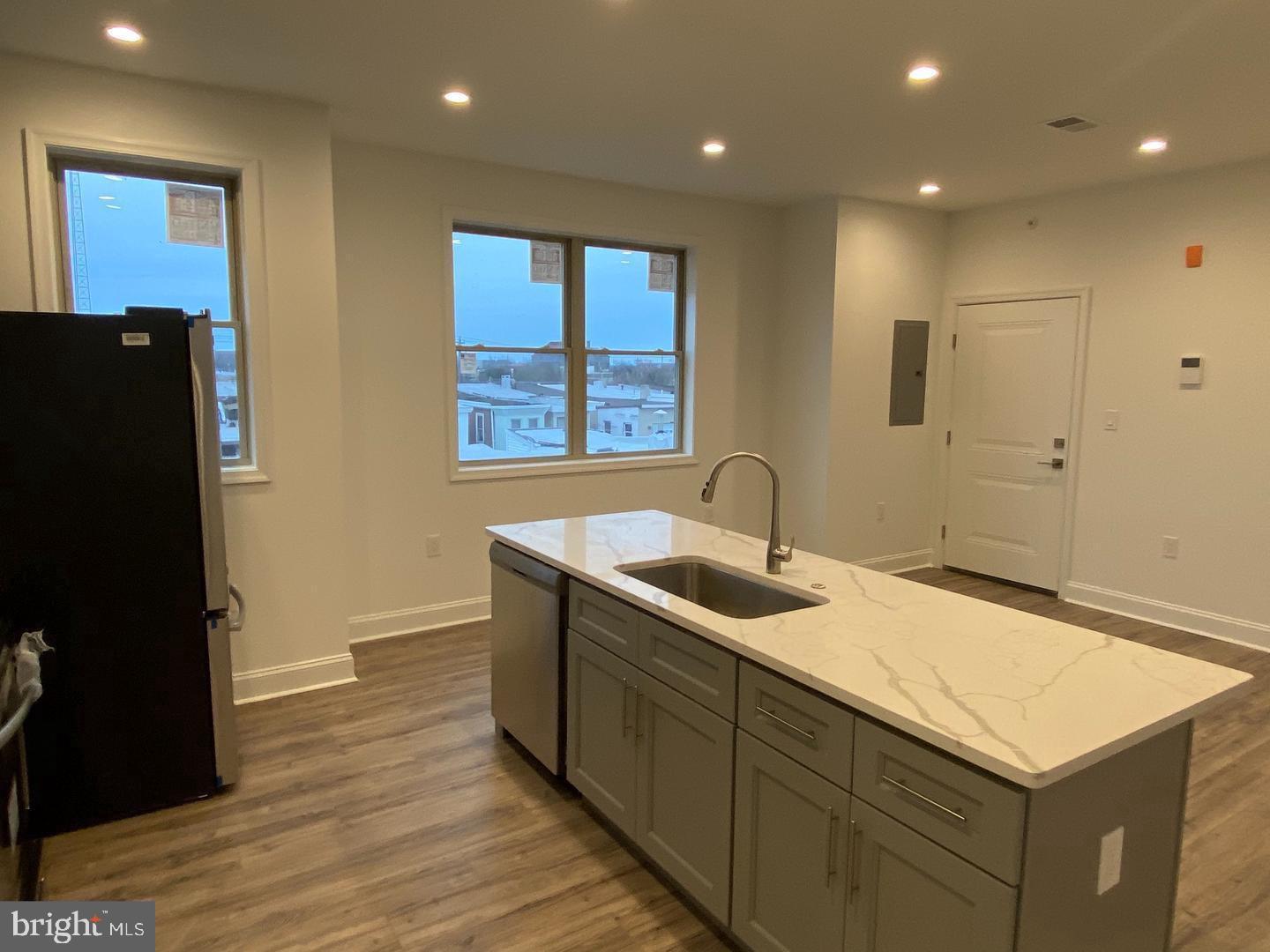 EAST KENSINGTON - Residential Income