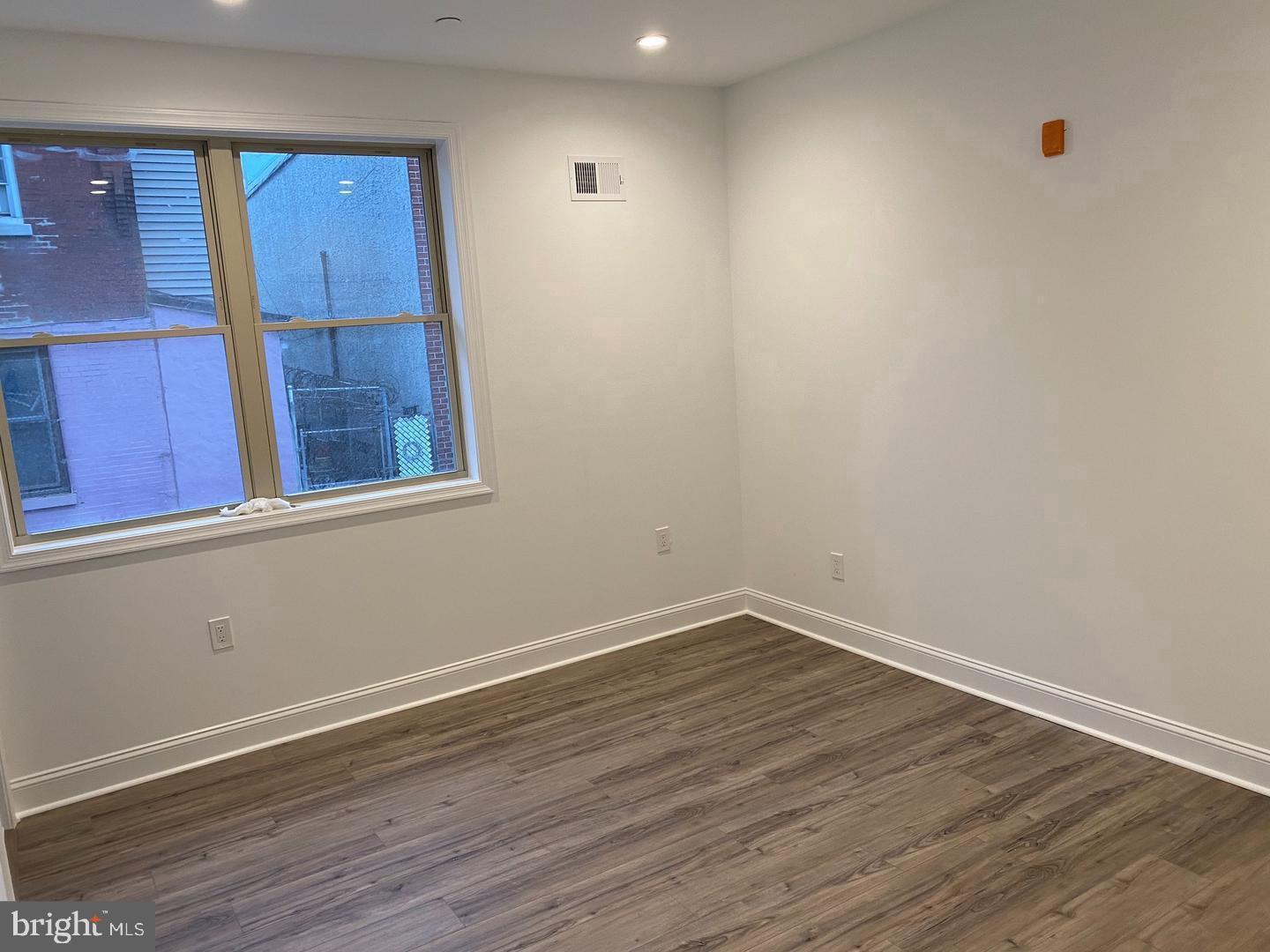 EAST KENSINGTON - Residential Income