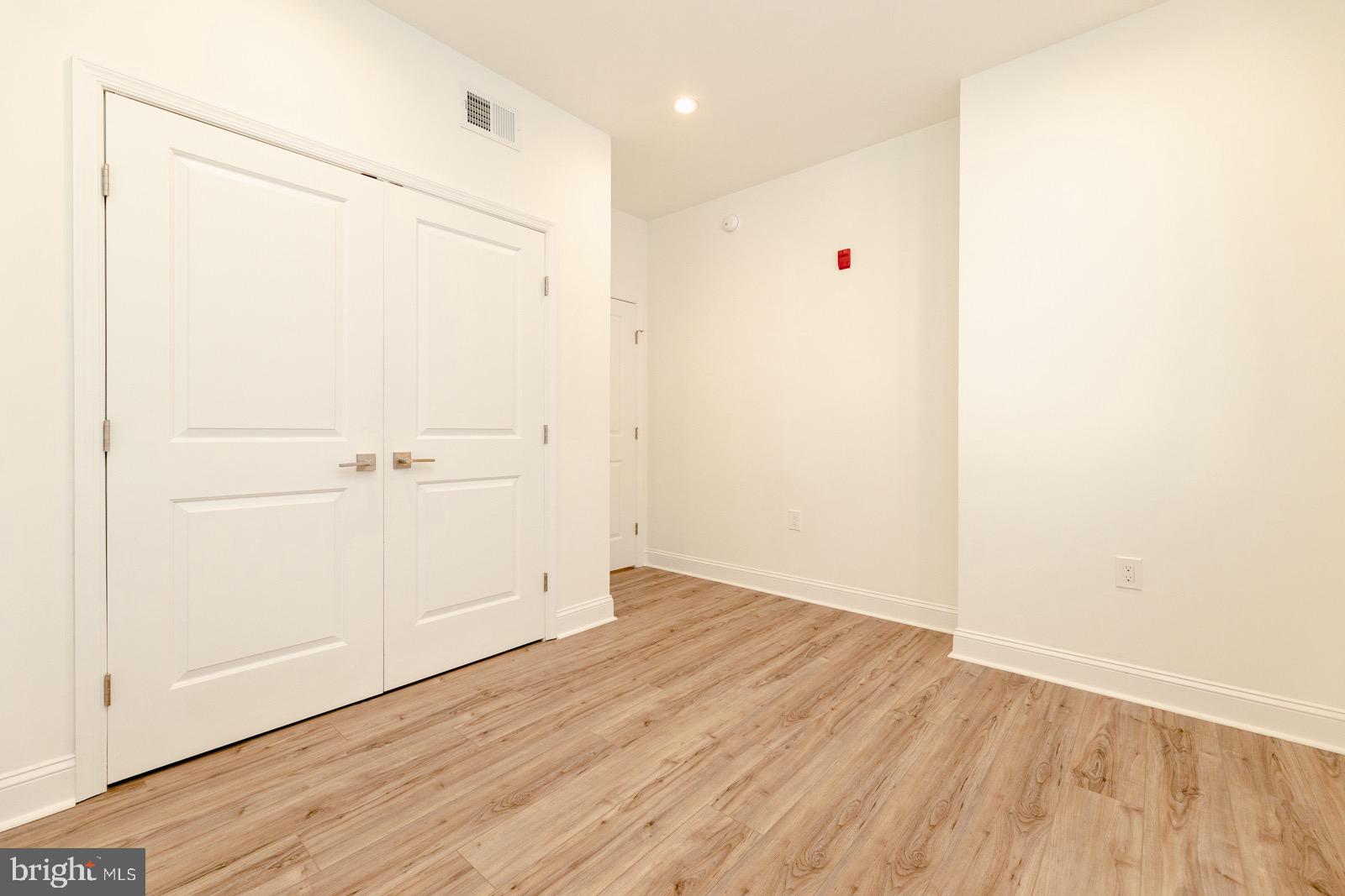 EAST KENSINGTON - Residential Income