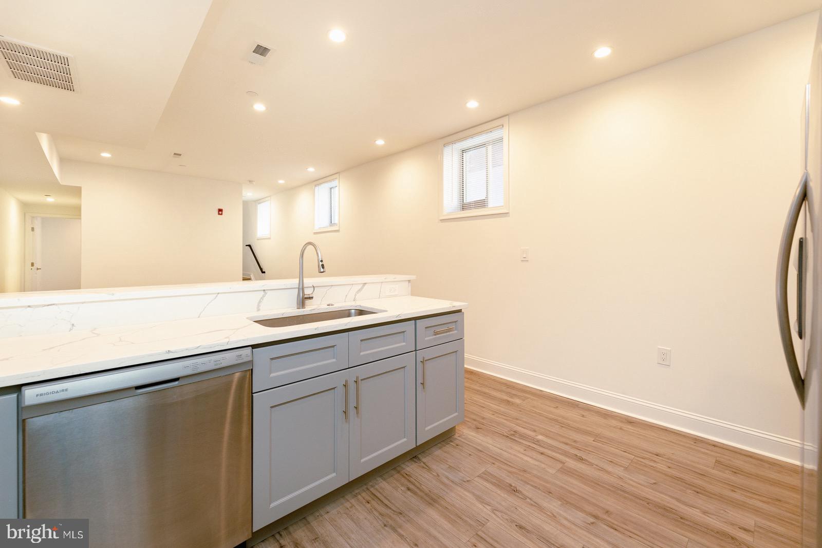 EAST KENSINGTON - Residential Income