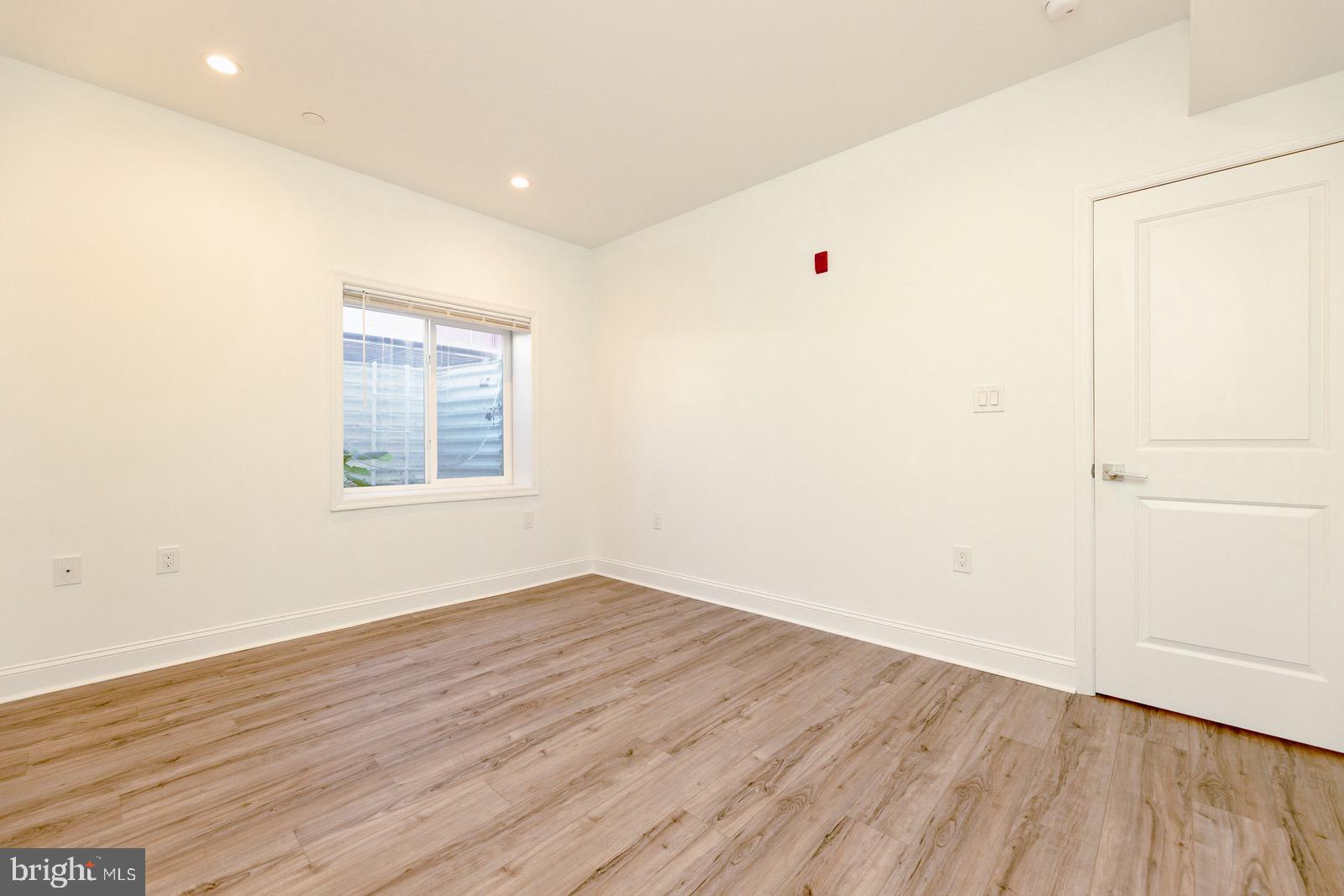 EAST KENSINGTON - Residential Income