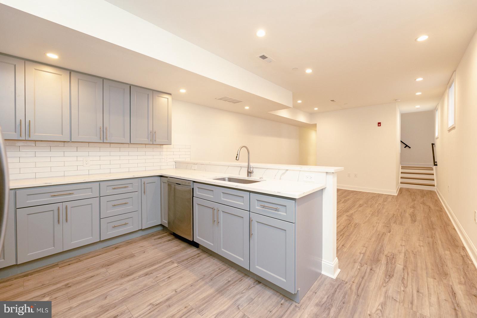 EAST KENSINGTON - Residential Income