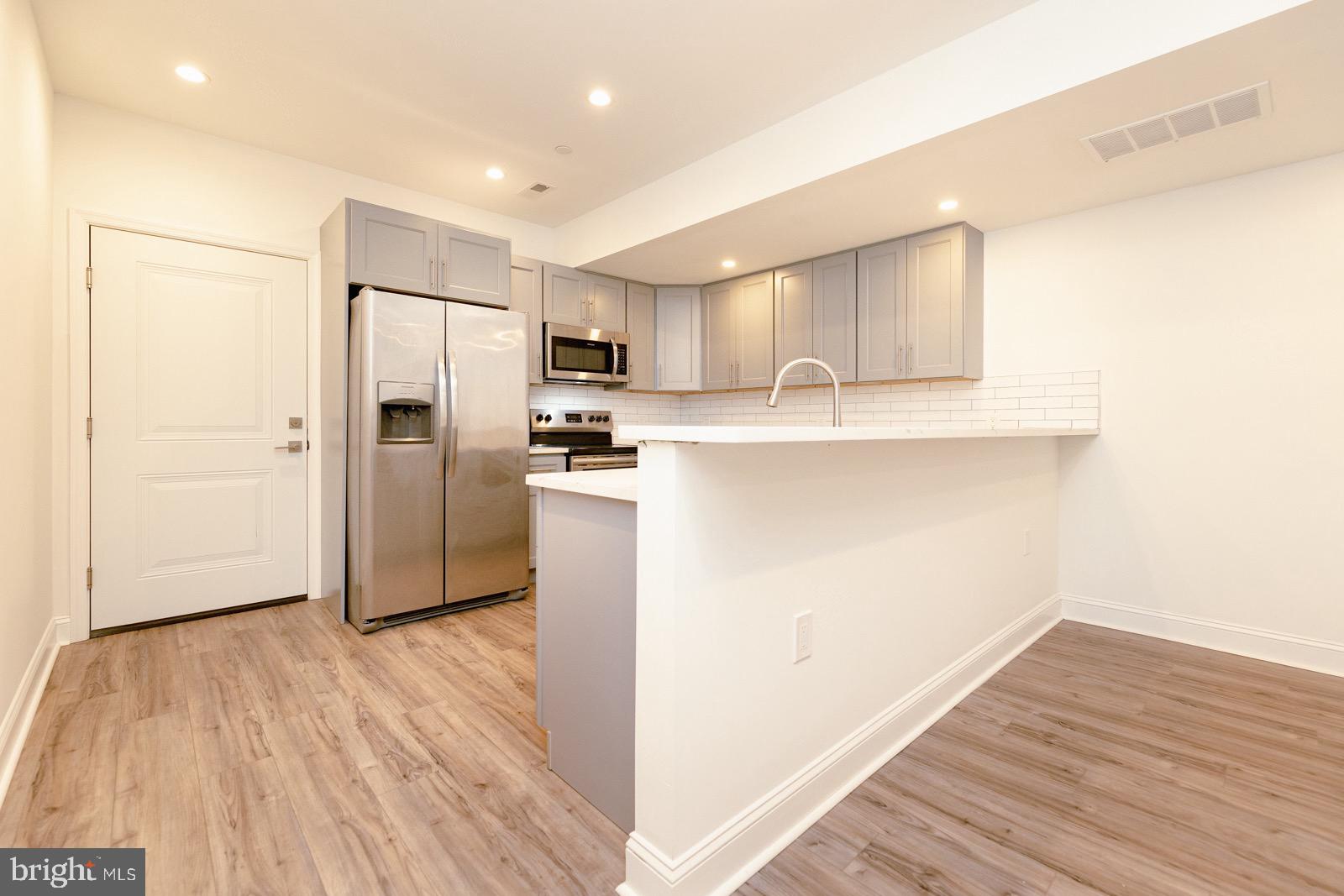 EAST KENSINGTON - Residential Income