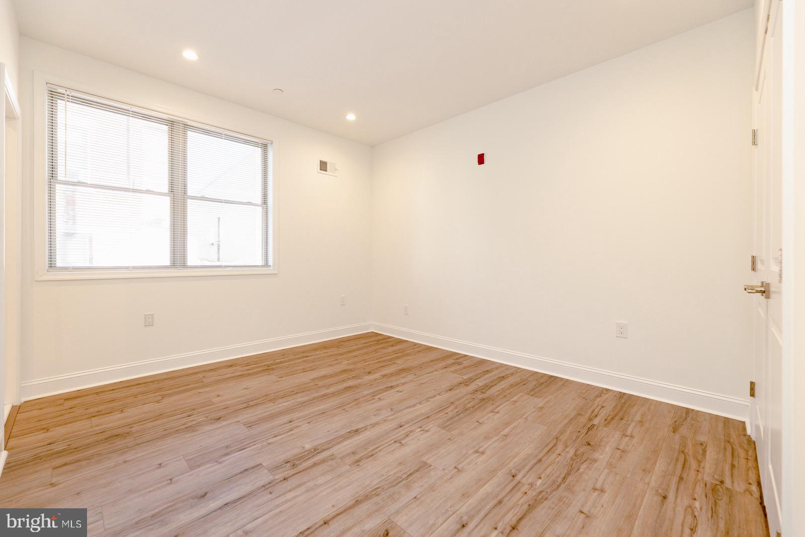 EAST KENSINGTON - Residential Income