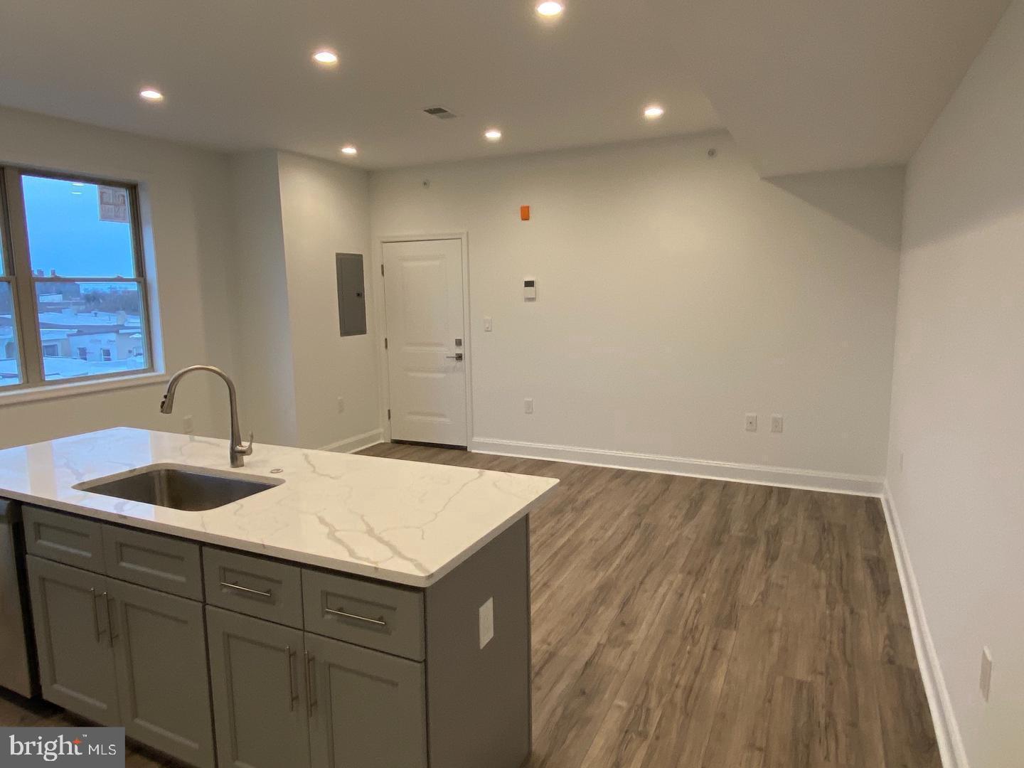 EAST KENSINGTON - Residential Income