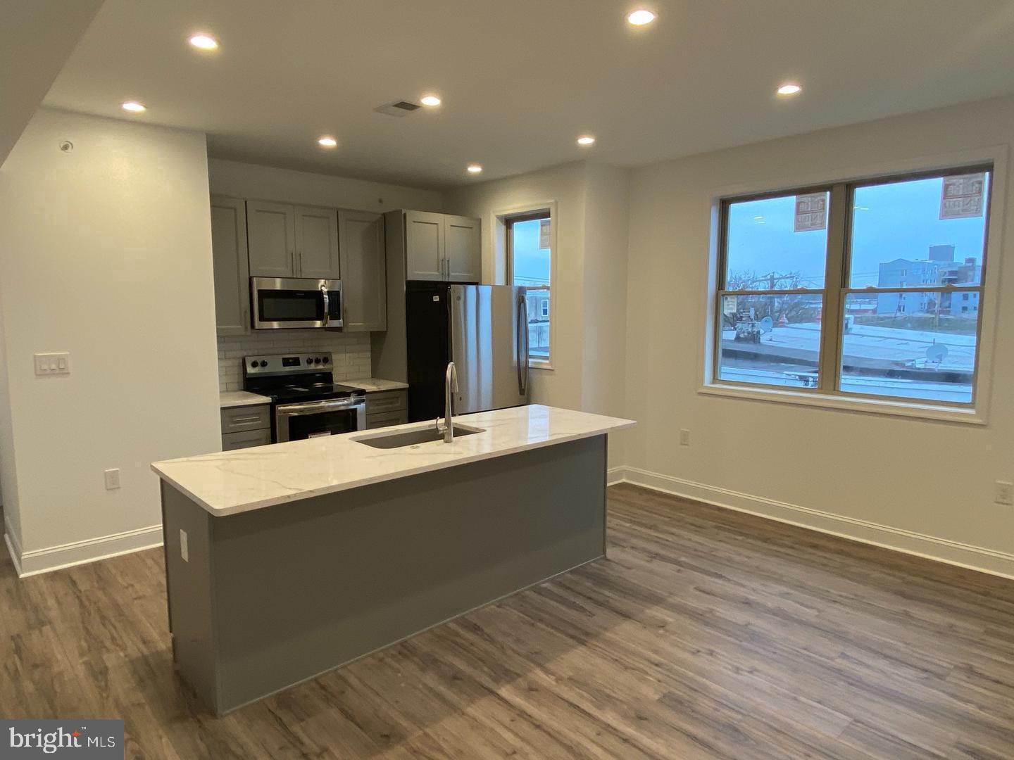 EAST KENSINGTON - Residential Income