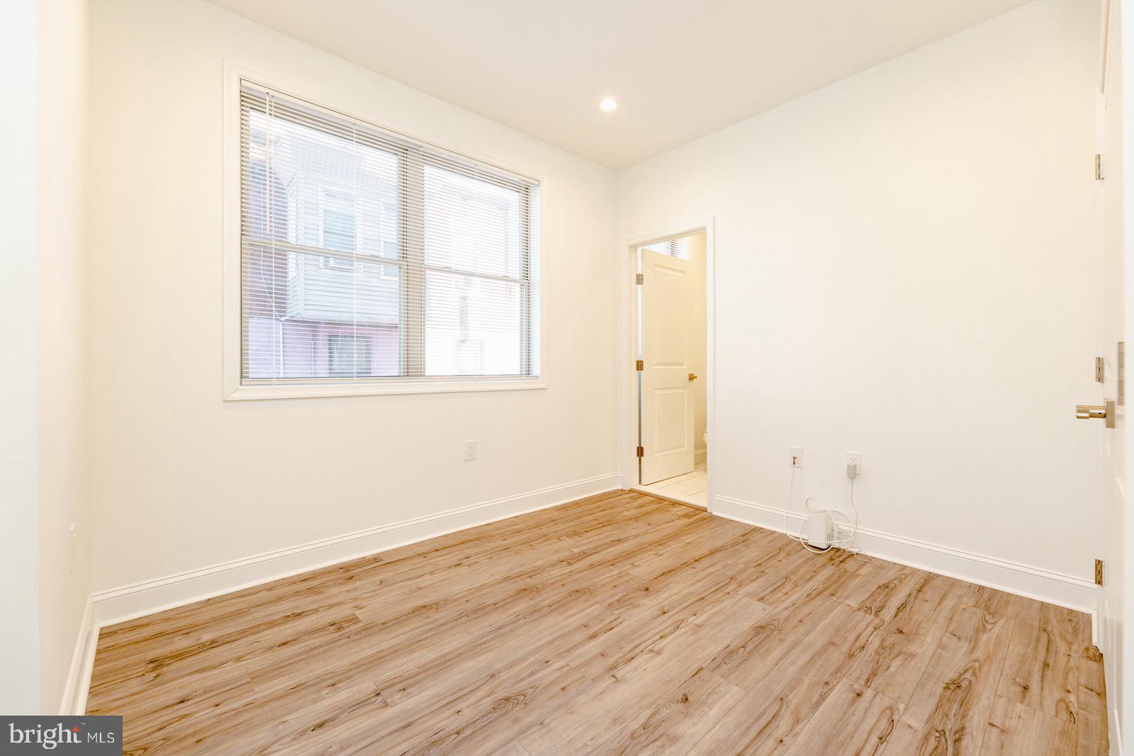 EAST KENSINGTON - Residential Income