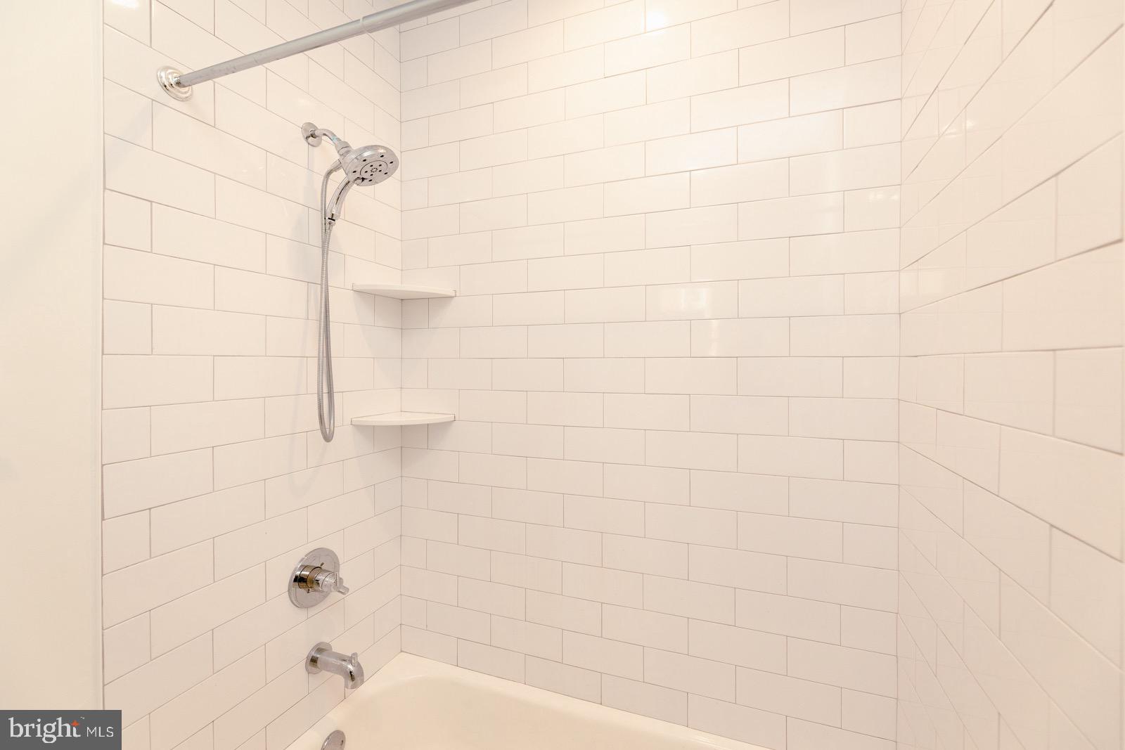 EAST KENSINGTON - Residential Income