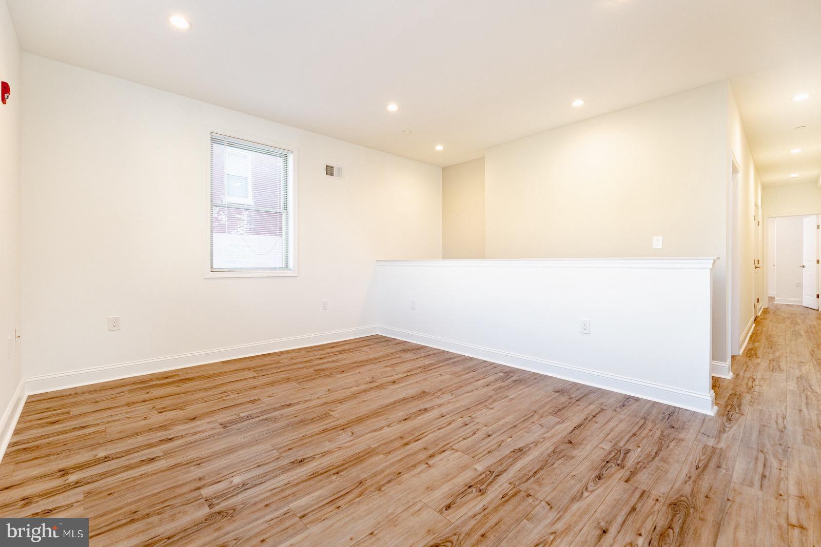 EAST KENSINGTON - Residential Income