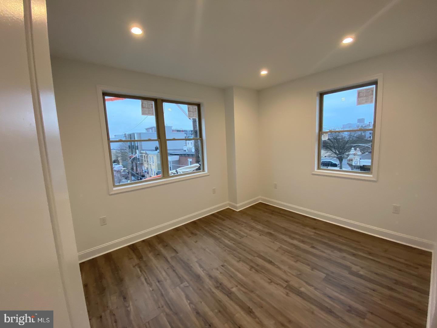 EAST KENSINGTON - Residential Income