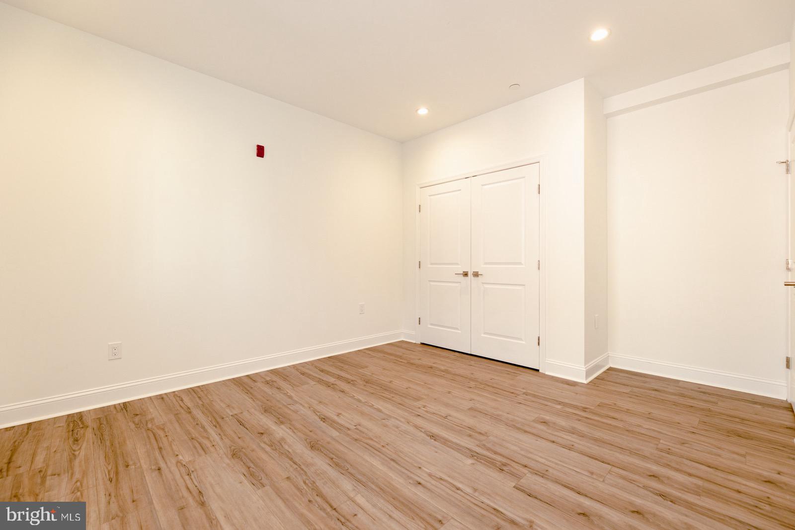 EAST KENSINGTON - Residential Income