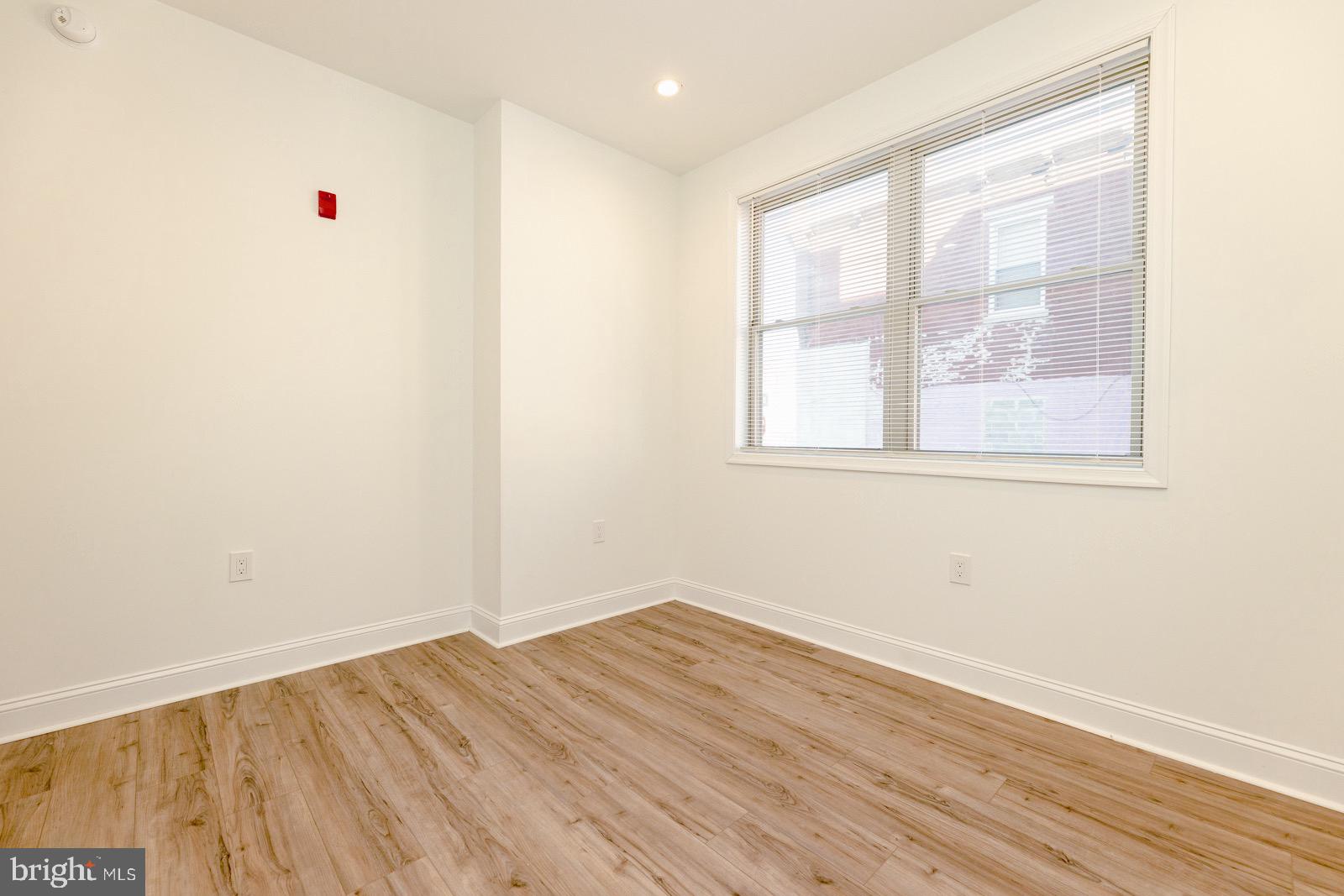 EAST KENSINGTON - Residential Income