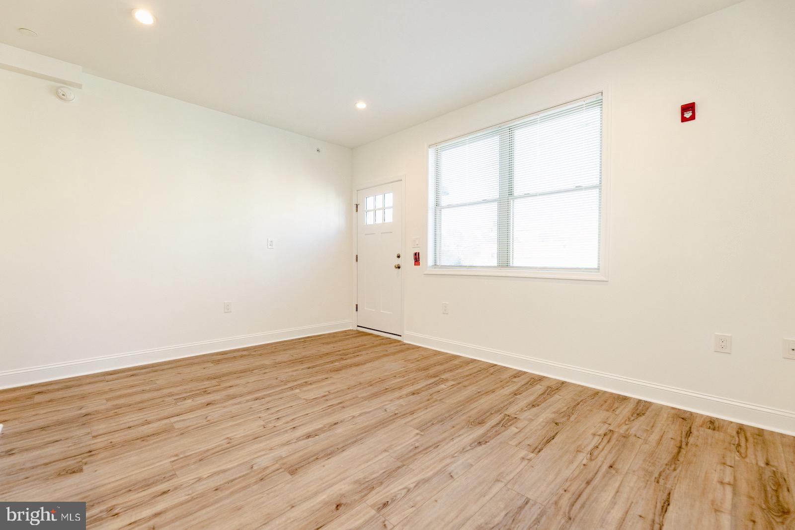 EAST KENSINGTON - Residential Income