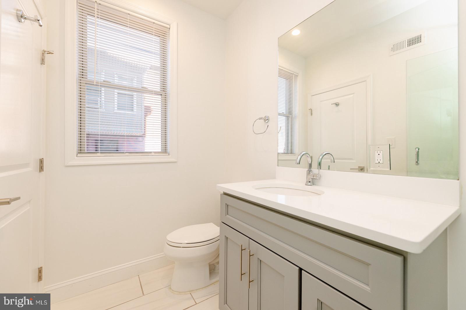 EAST KENSINGTON - Residential Income