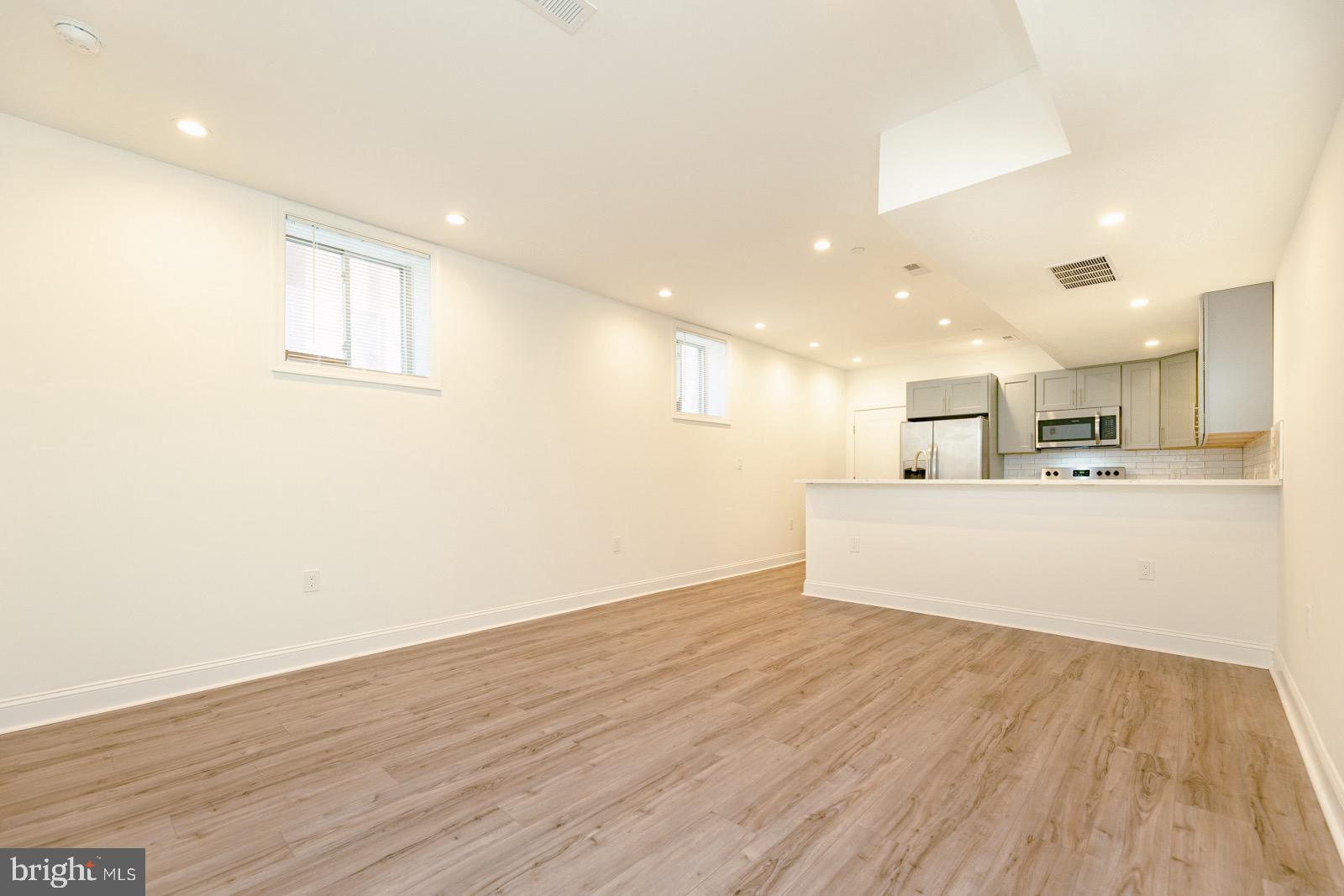 EAST KENSINGTON - Residential Income