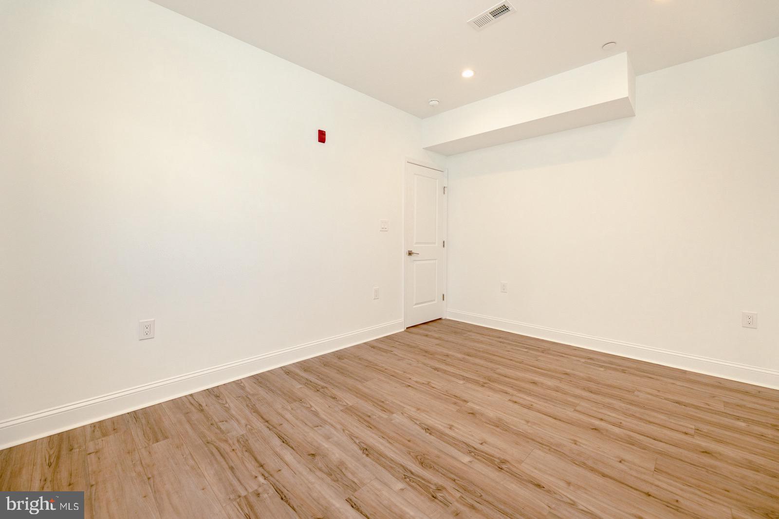 EAST KENSINGTON - Residential Income