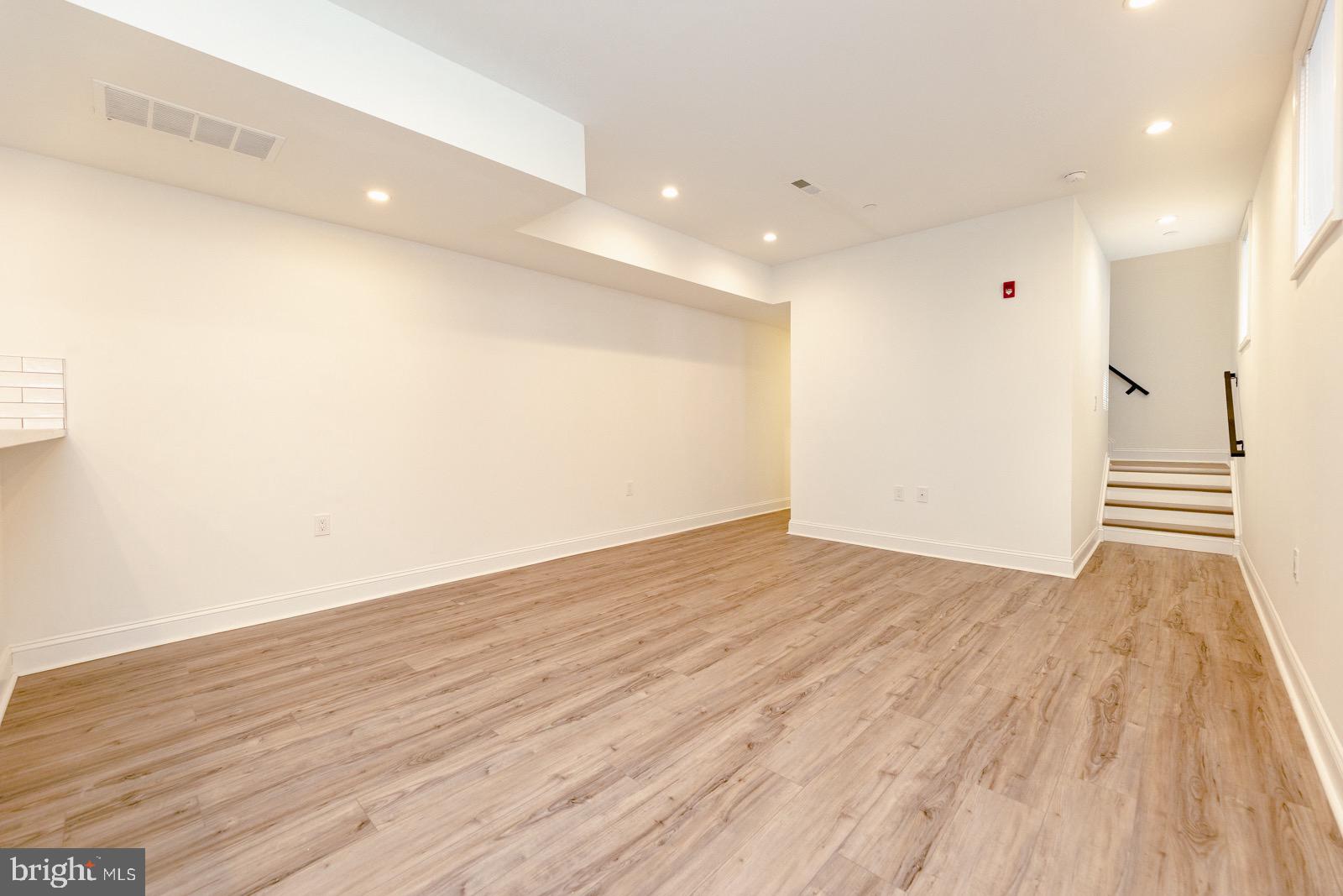 EAST KENSINGTON - Residential Income