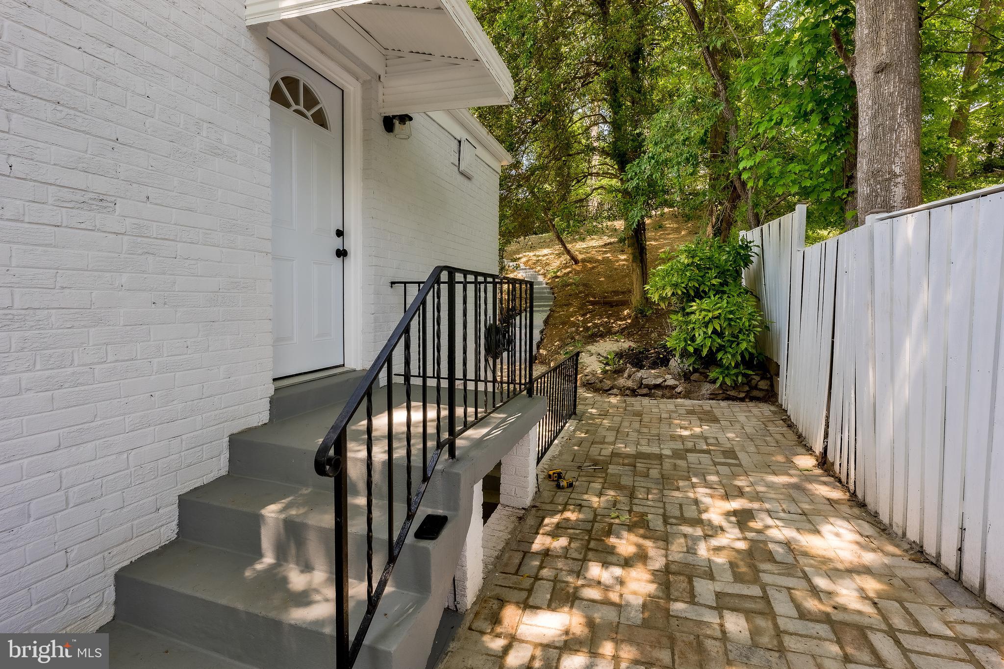 LE VELLE HILLS - Residential