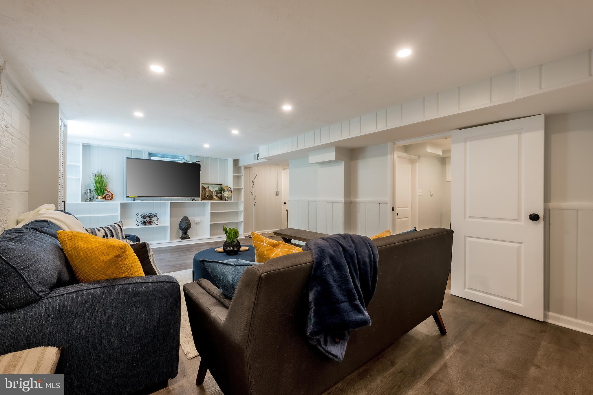 LE VELLE HILLS - Residential