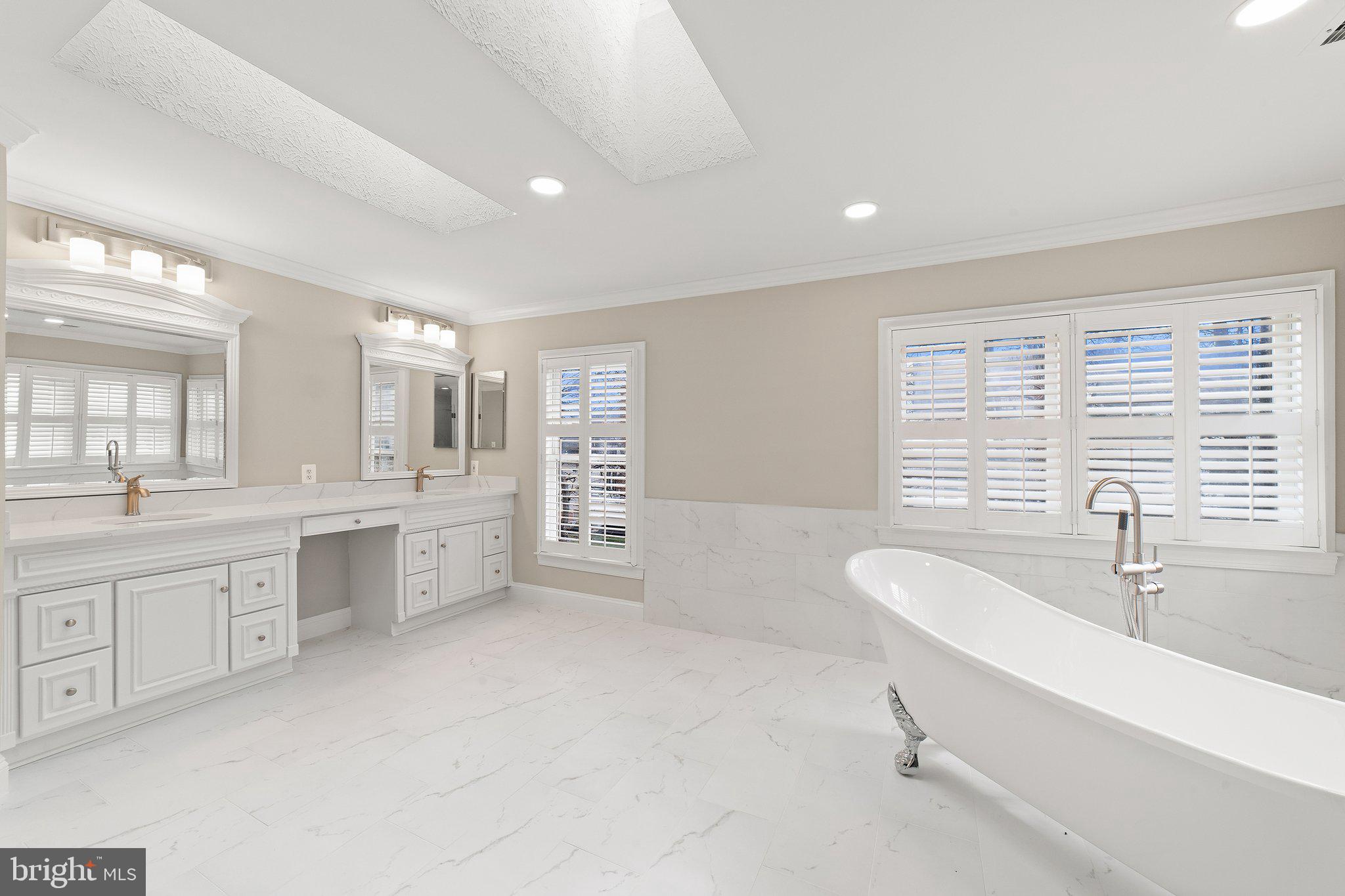 WOODLEA MANOR - Residential