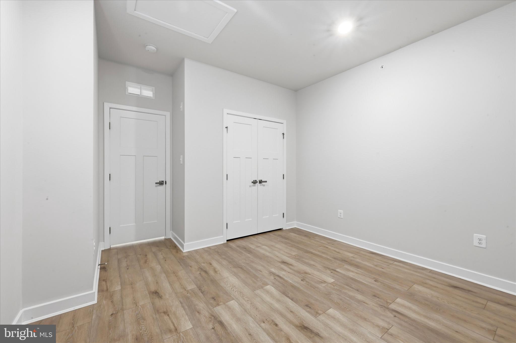 PONDS EDGE - Residential