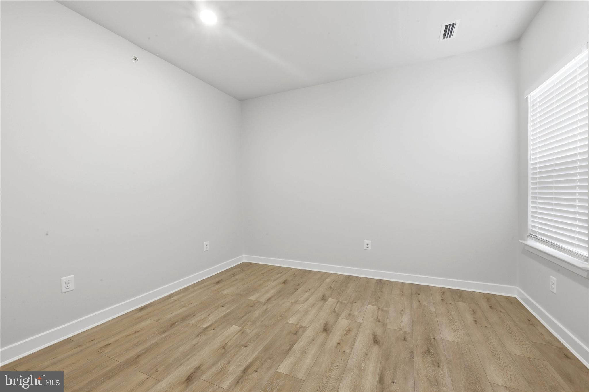 PONDS EDGE - Residential