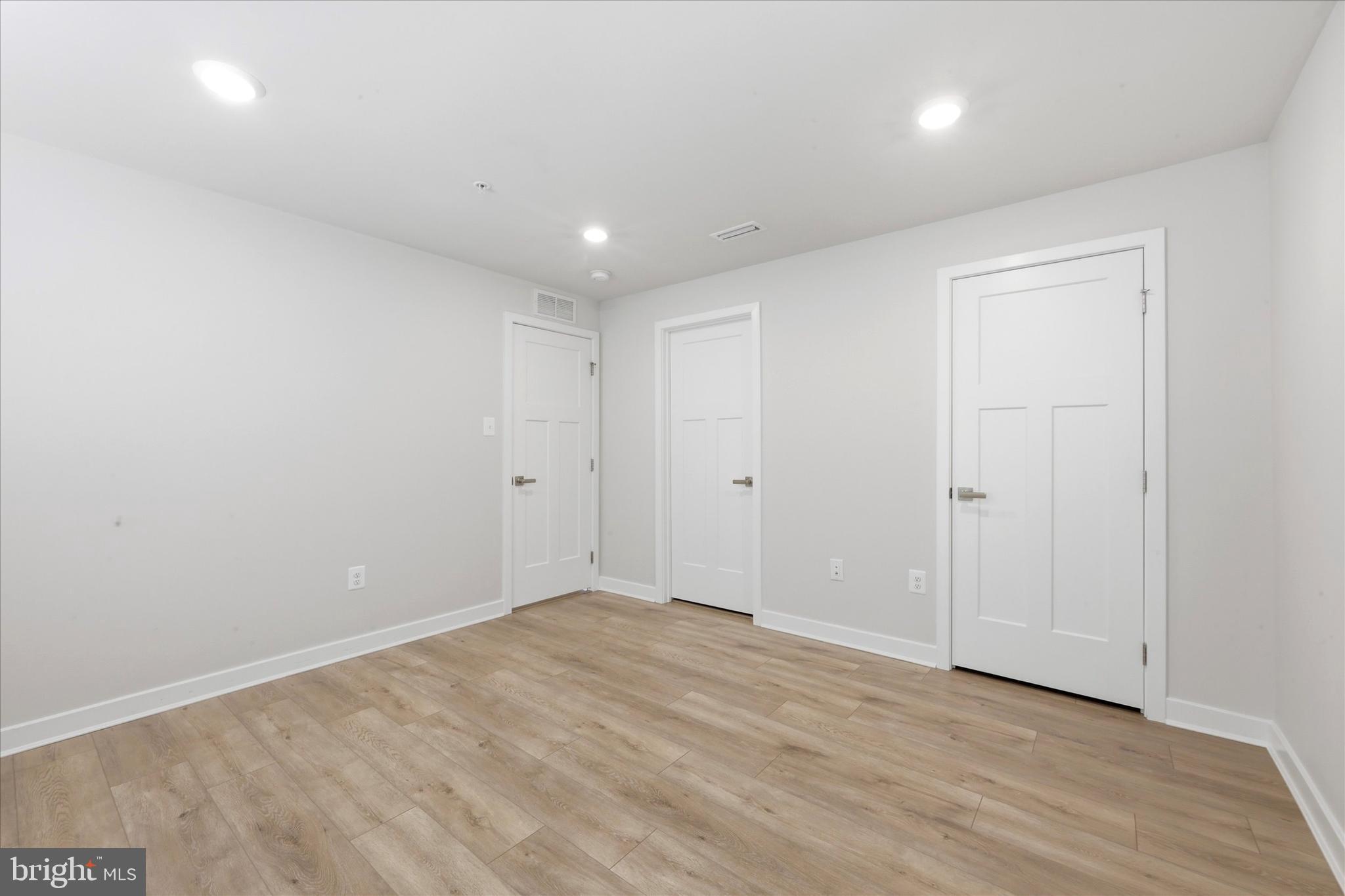 PONDS EDGE - Residential