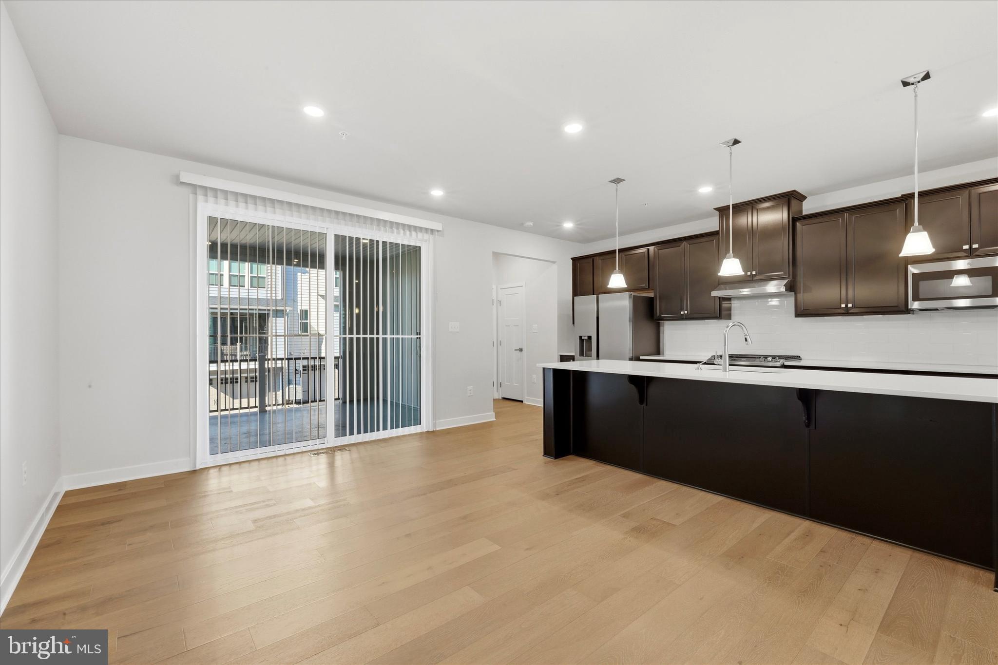 PONDS EDGE - Residential