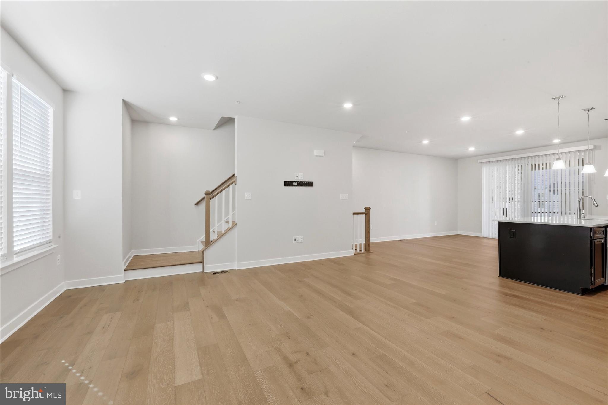 PONDS EDGE - Residential