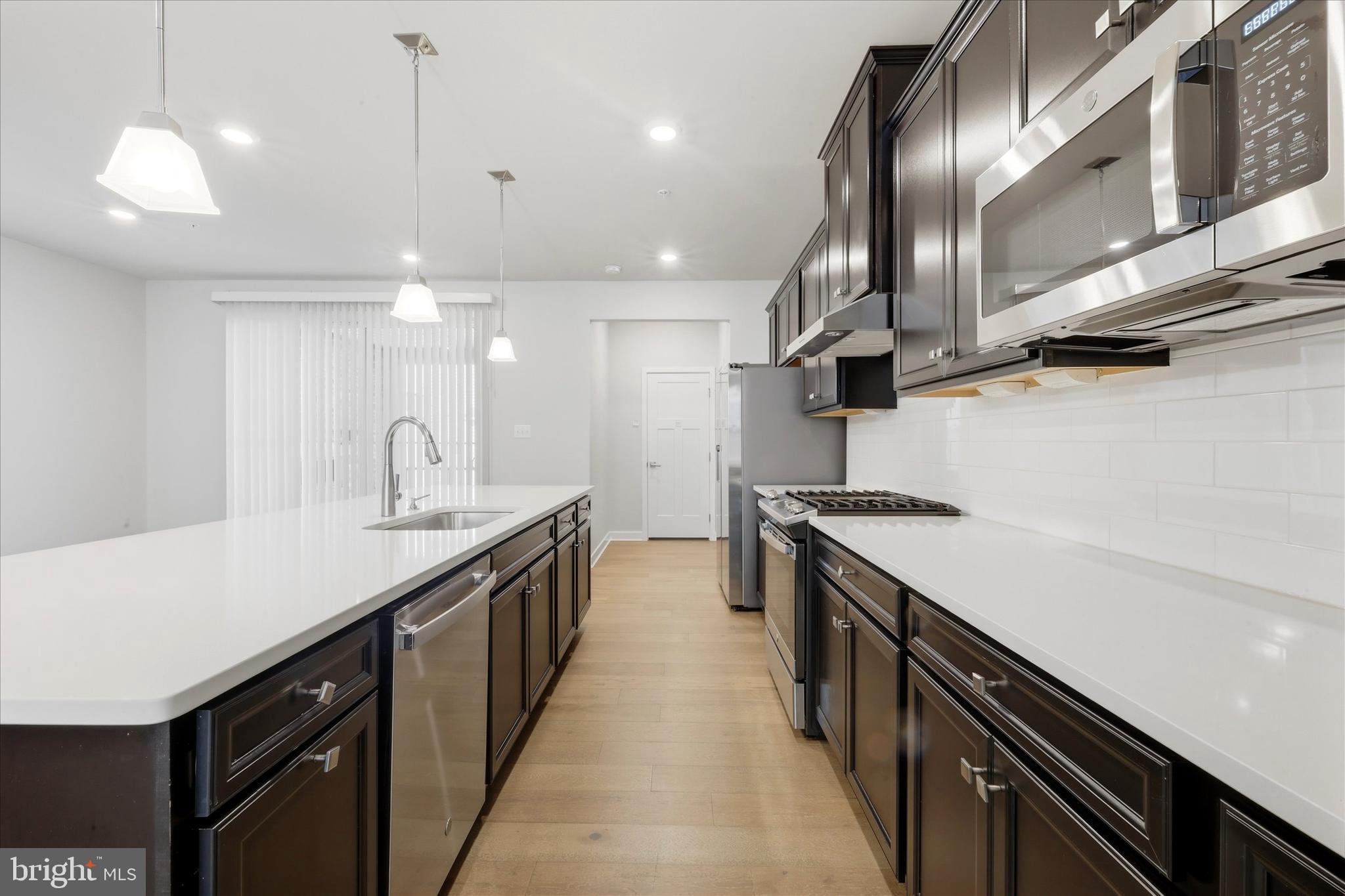 PONDS EDGE - Residential