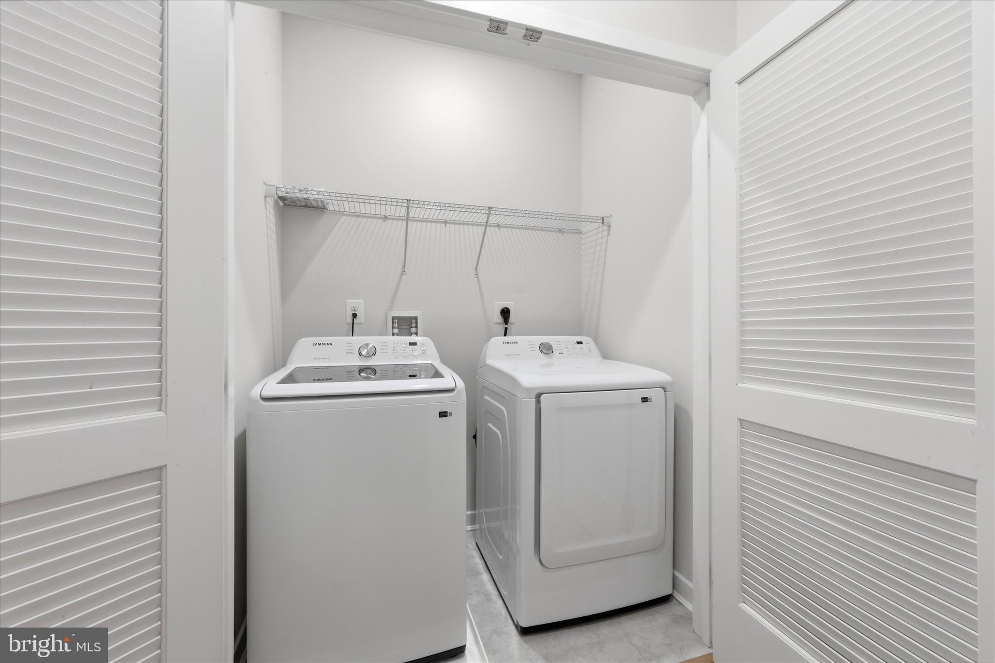 PONDS EDGE - Residential