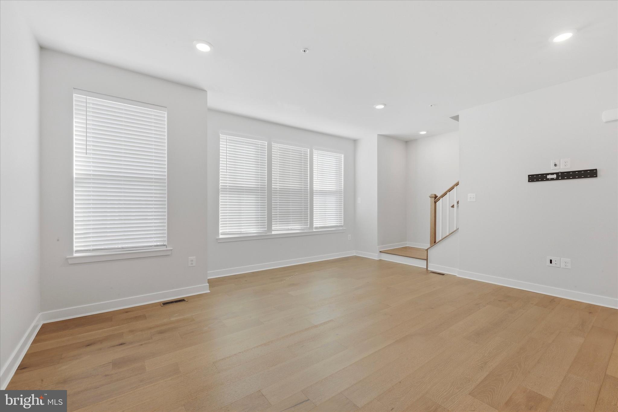 PONDS EDGE - Residential