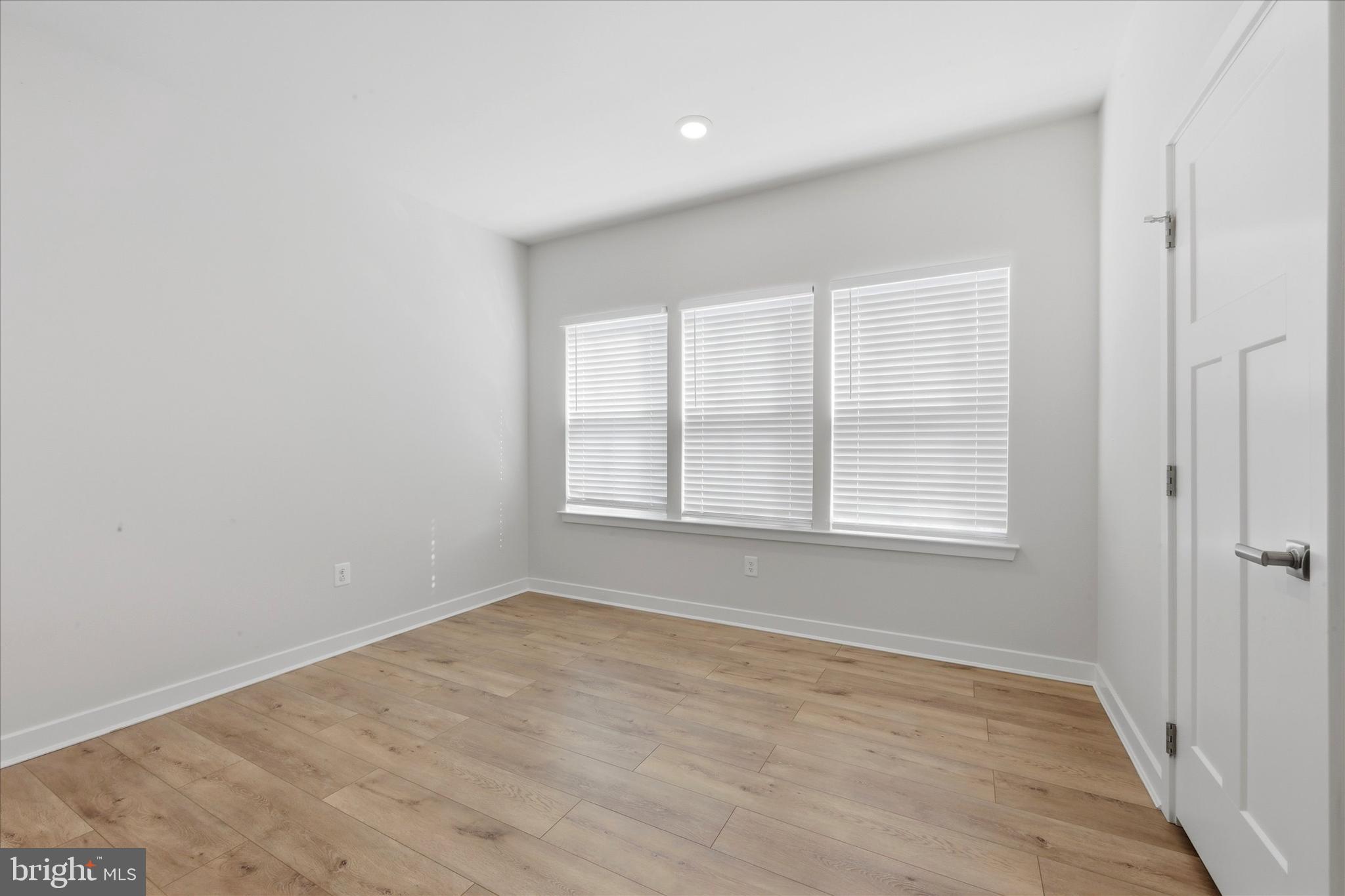 PONDS EDGE - Residential