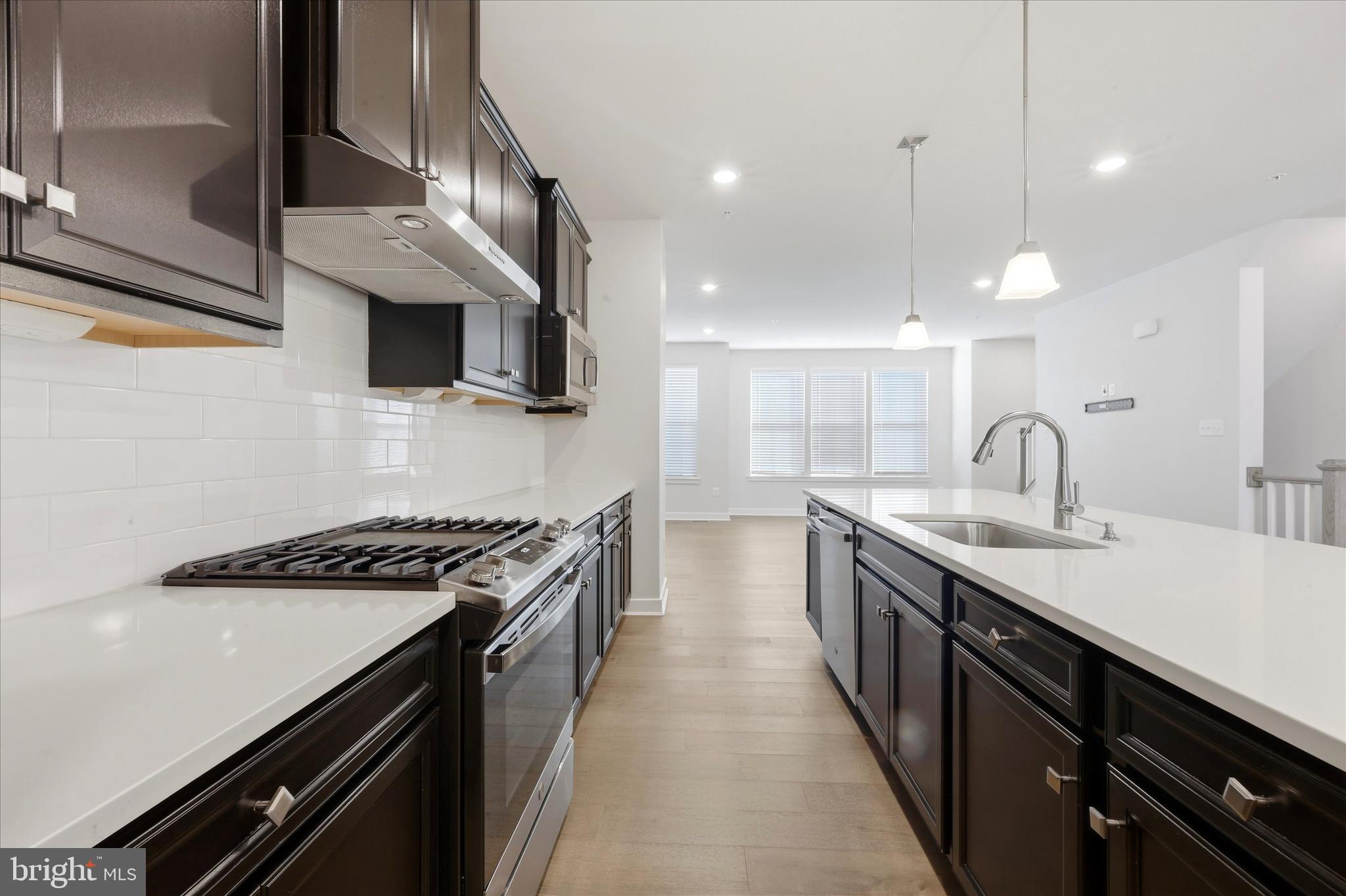 PONDS EDGE - Residential