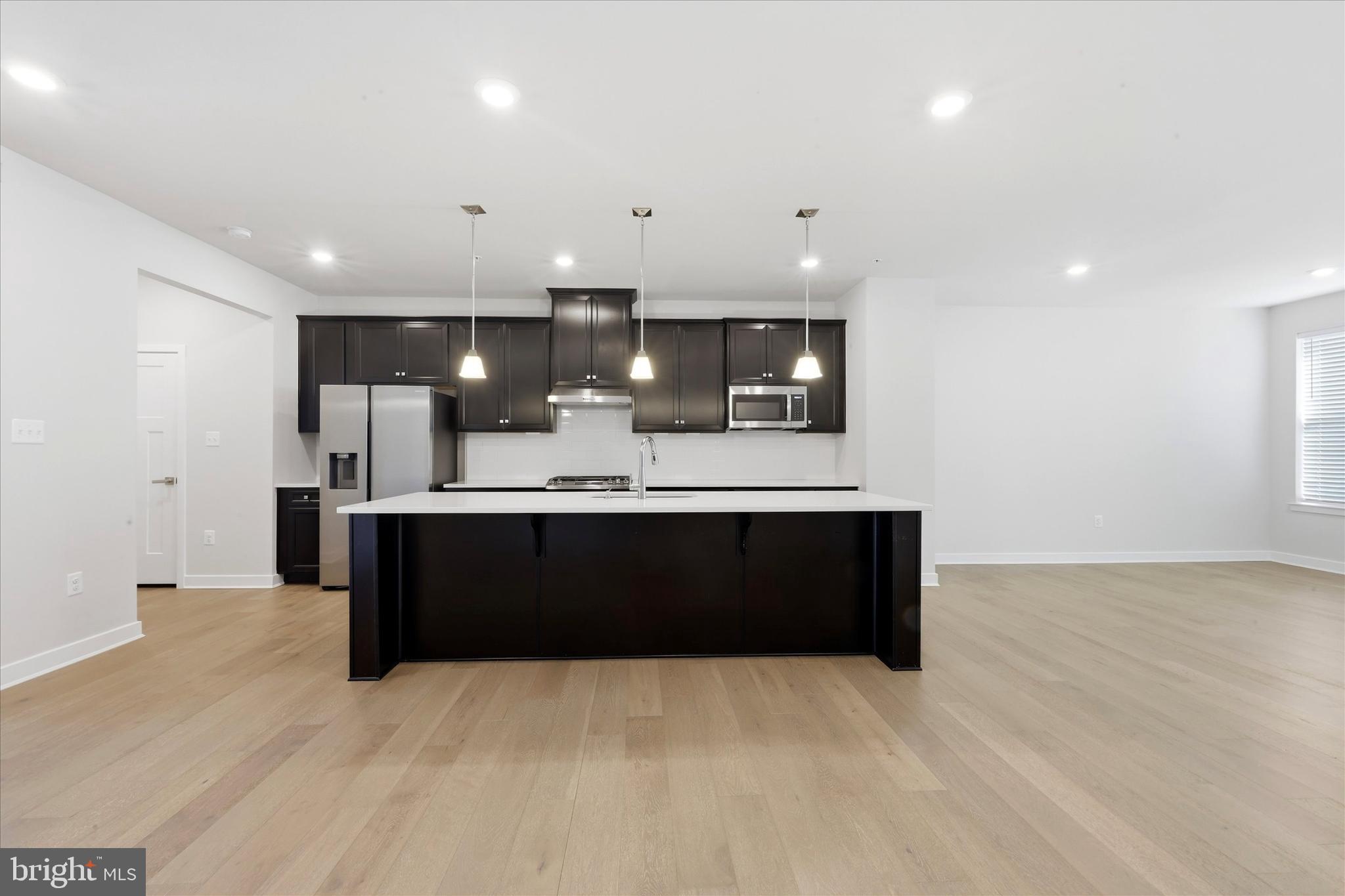 PONDS EDGE - Residential