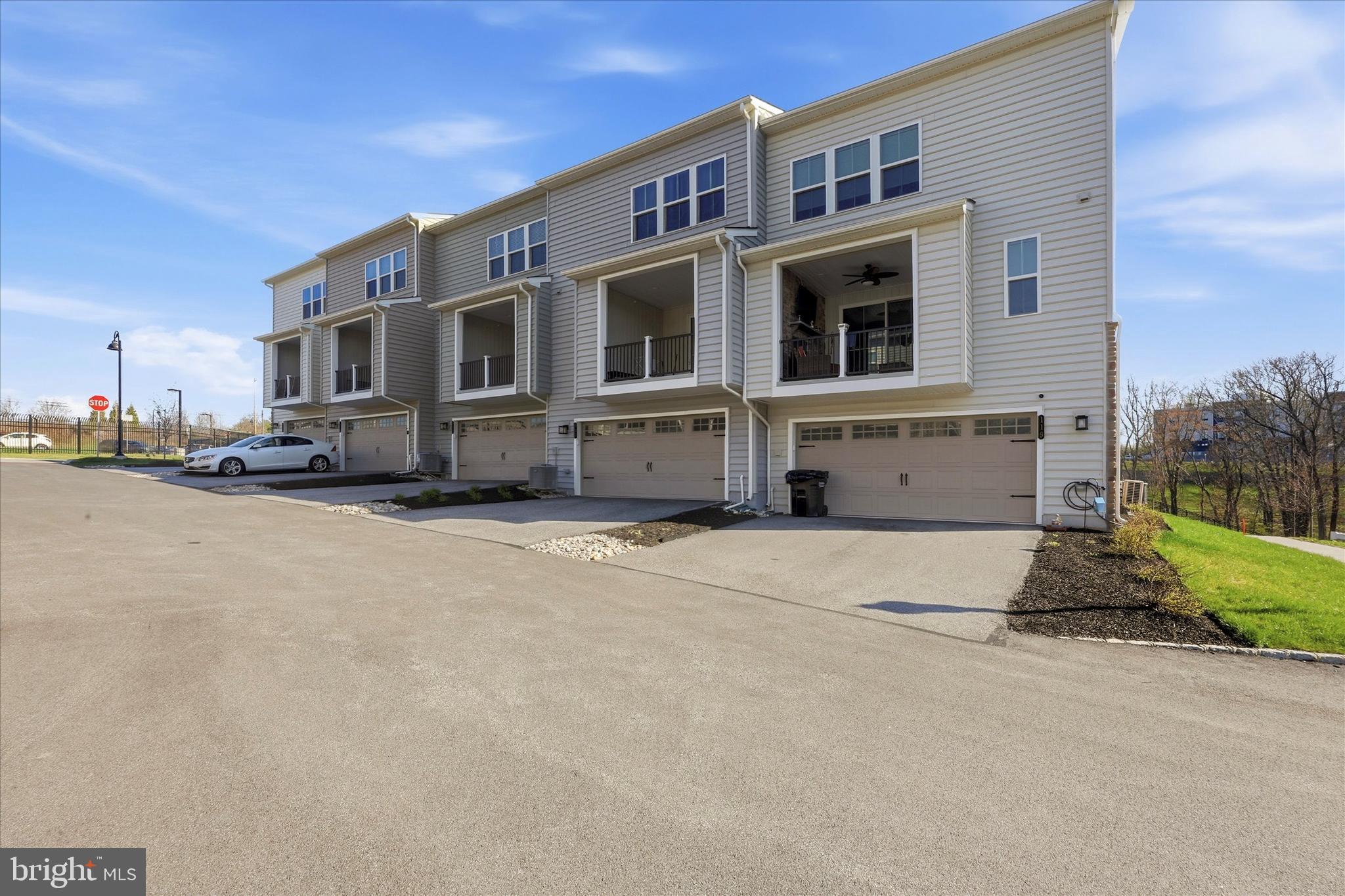 PONDS EDGE - Residential