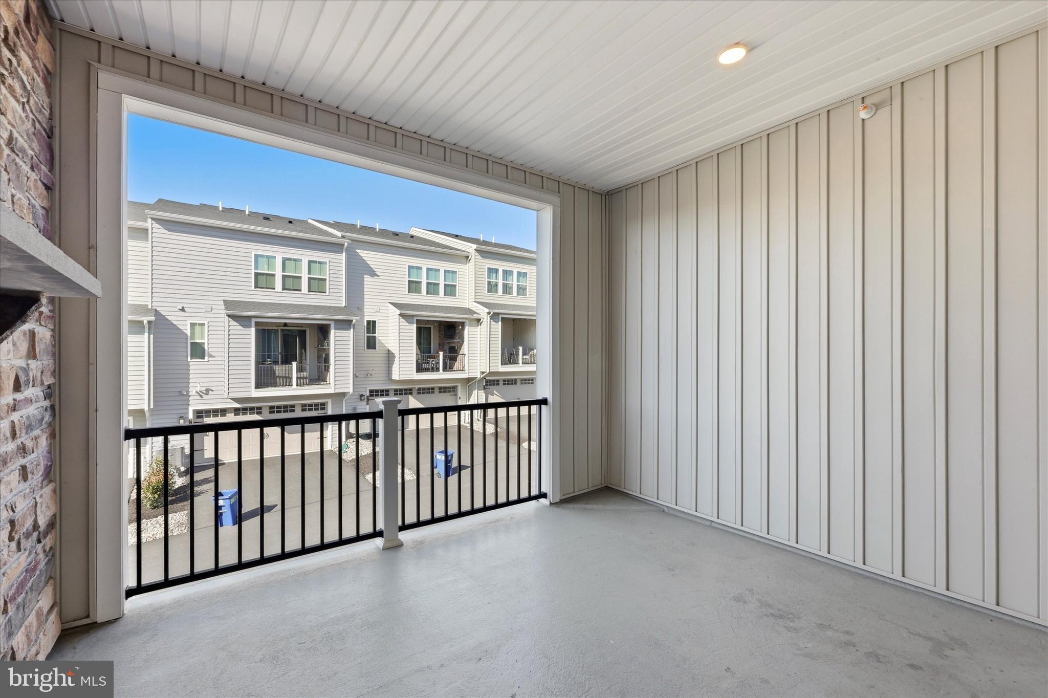 PONDS EDGE - Residential