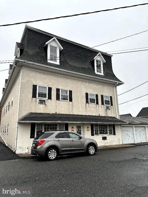 Condo For Rent - 17 S 2nd Street #E<br/> QUAKERTOWN, PA 18951