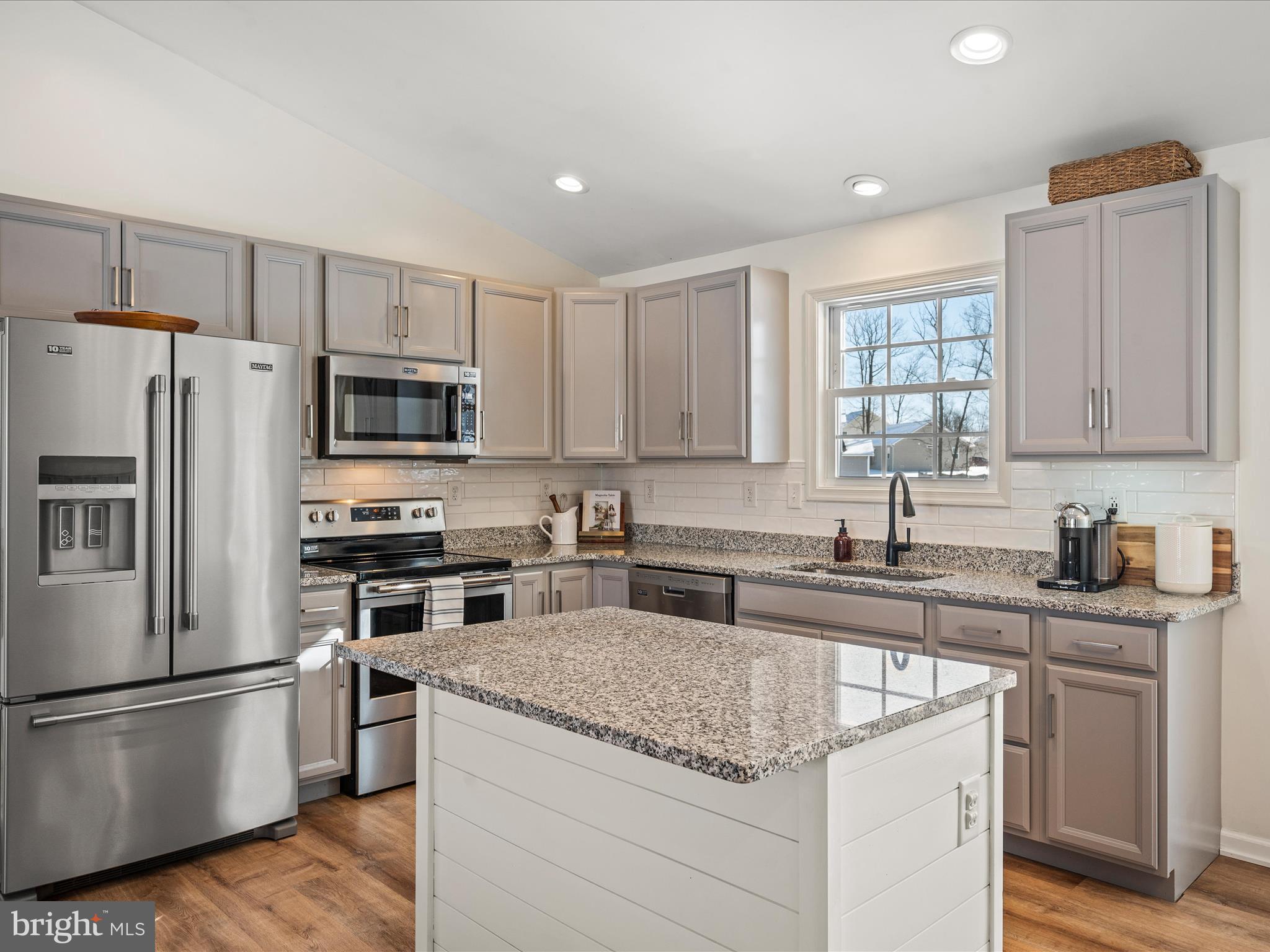 MIDDLE CREEK MANOR - Residential