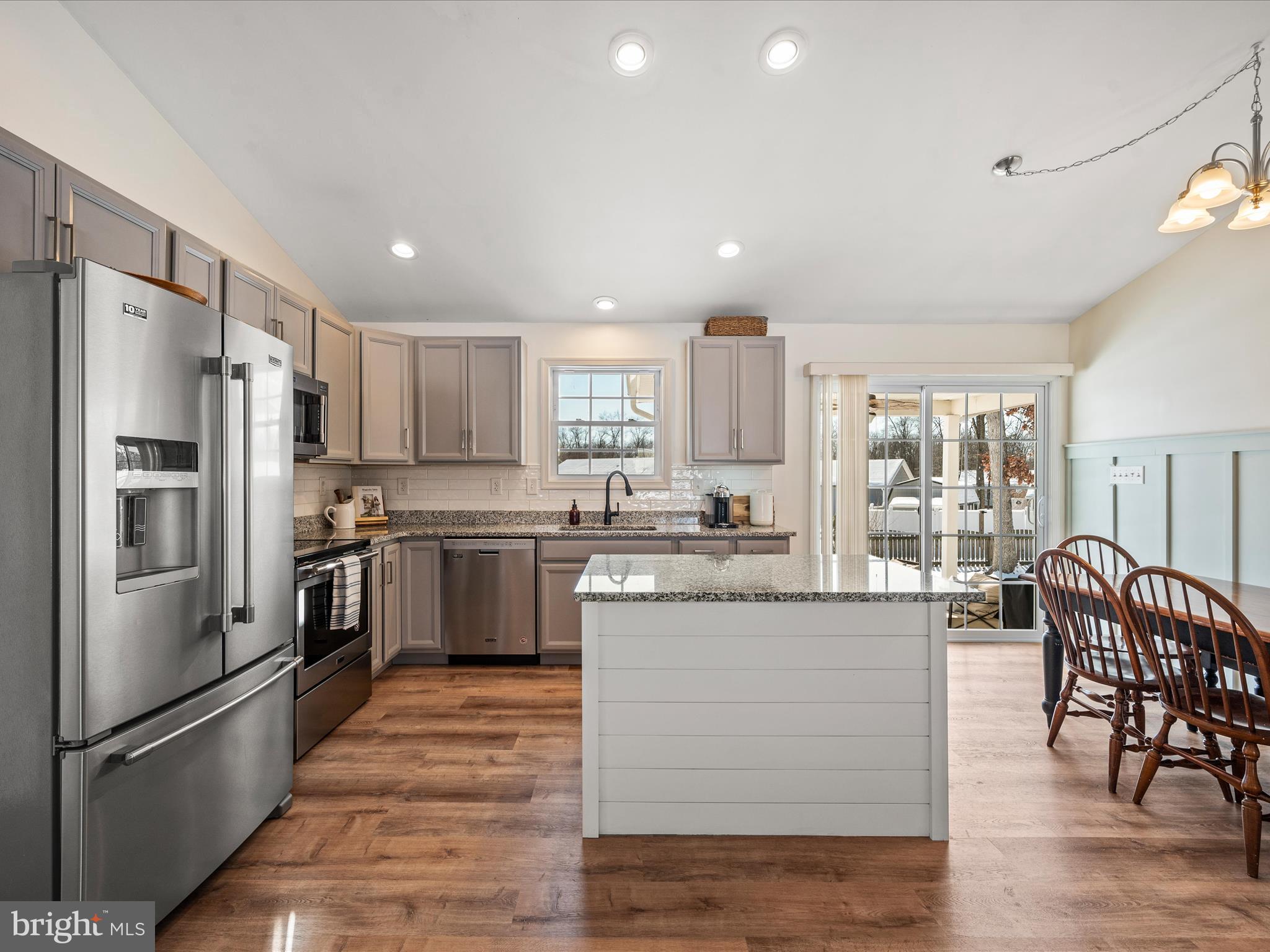 MIDDLE CREEK MANOR - Residential