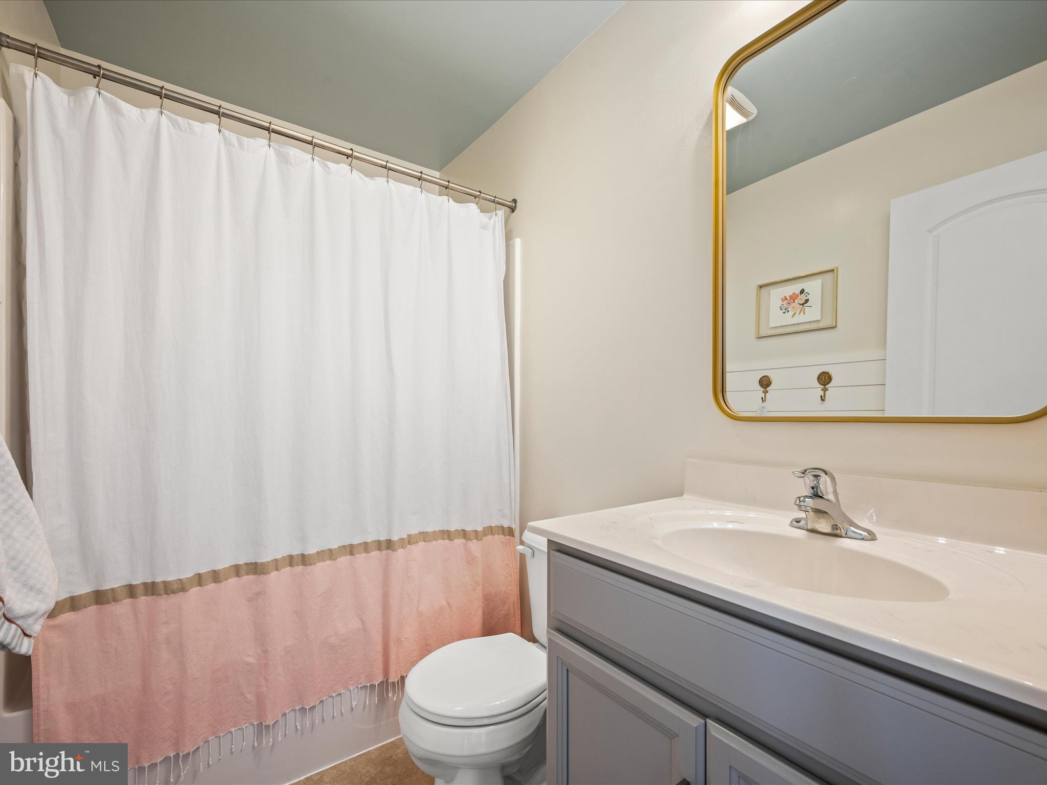 MIDDLE CREEK MANOR - Residential