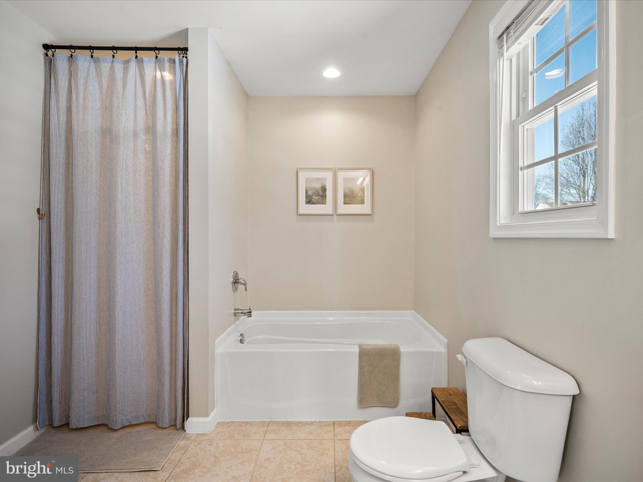 MIDDLE CREEK MANOR - Residential