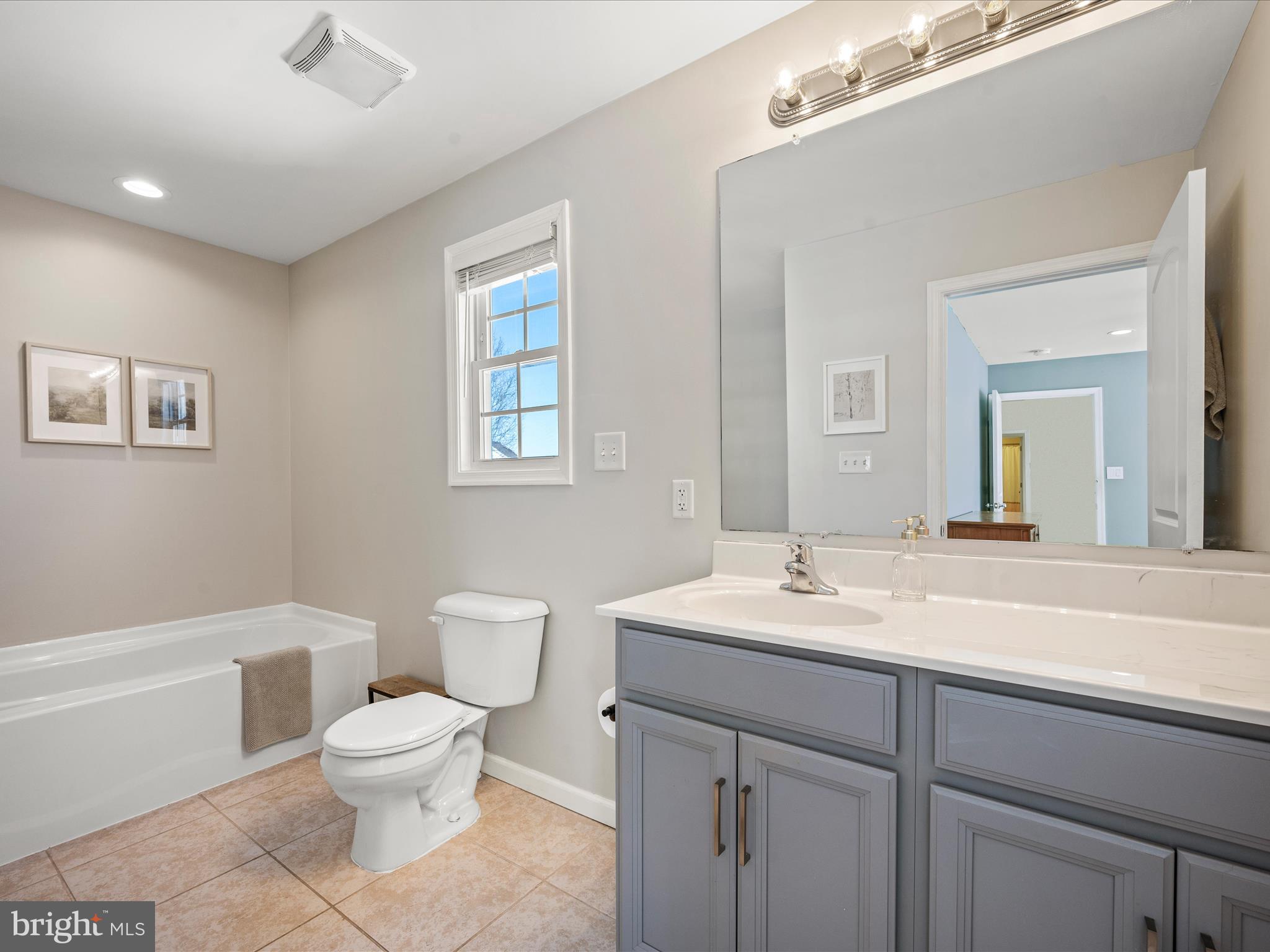 MIDDLE CREEK MANOR - Residential