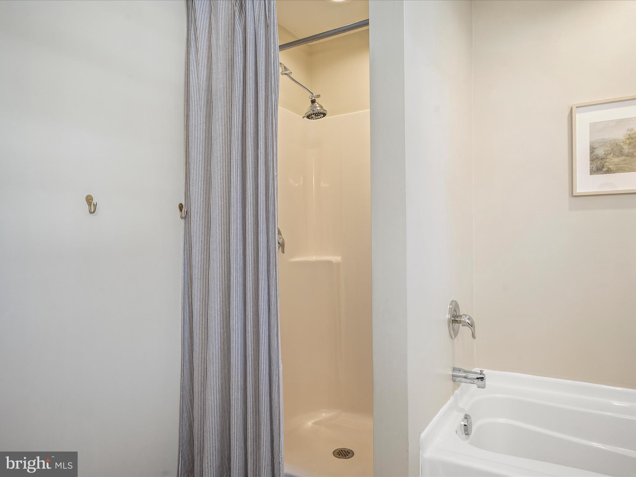 MIDDLE CREEK MANOR - Residential