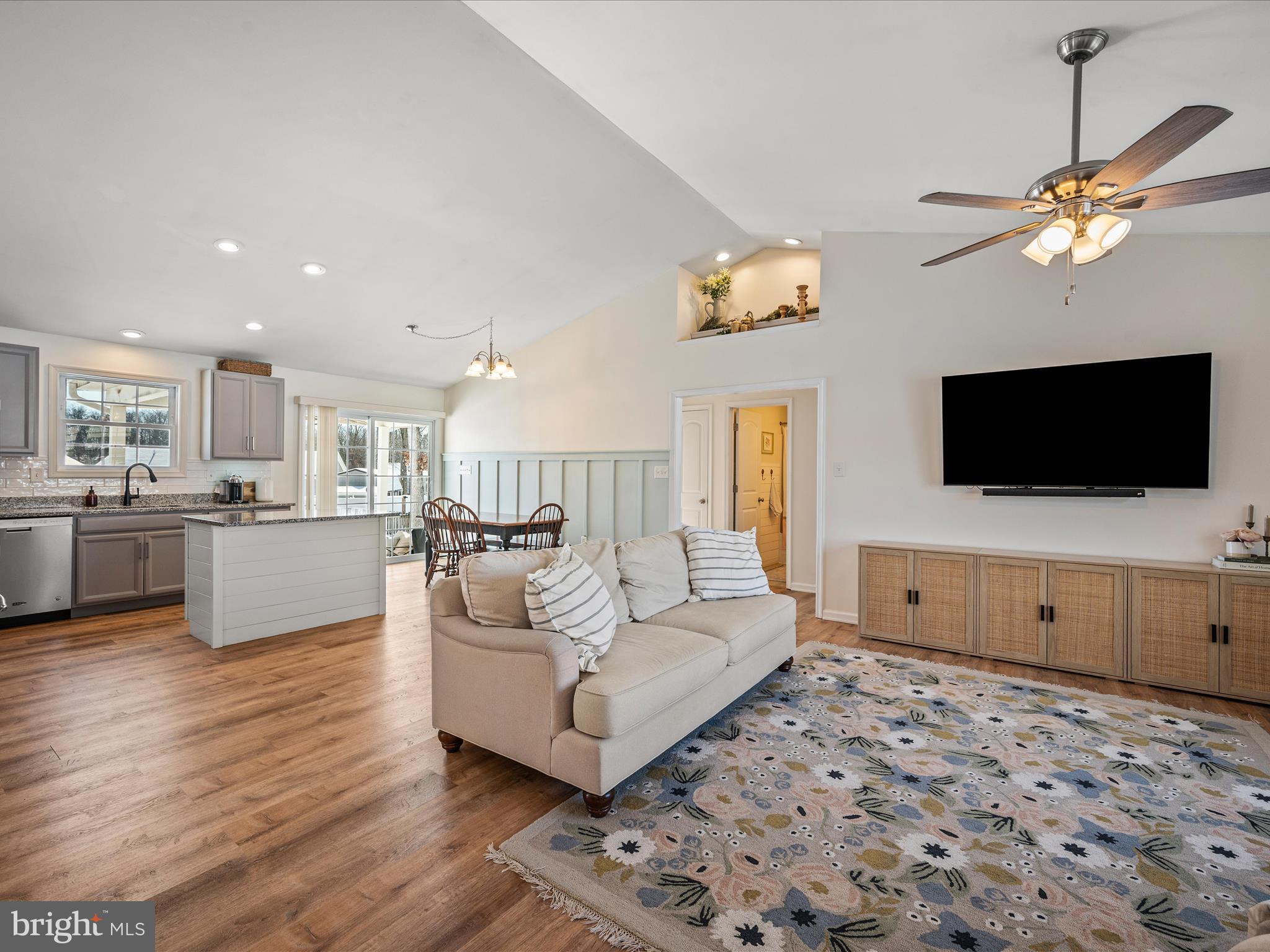 MIDDLE CREEK MANOR - Residential